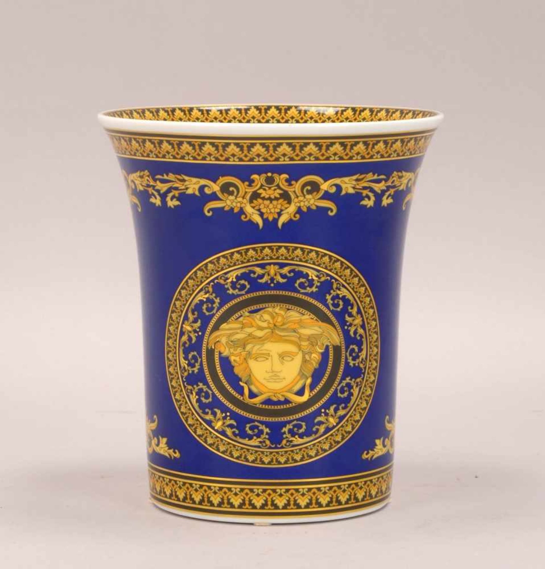 Rosenthal/Versace, Tischvase, &#039;Medusa Blue&#039;; Höhe 18 cm, Durchmesser Ø 15 cm