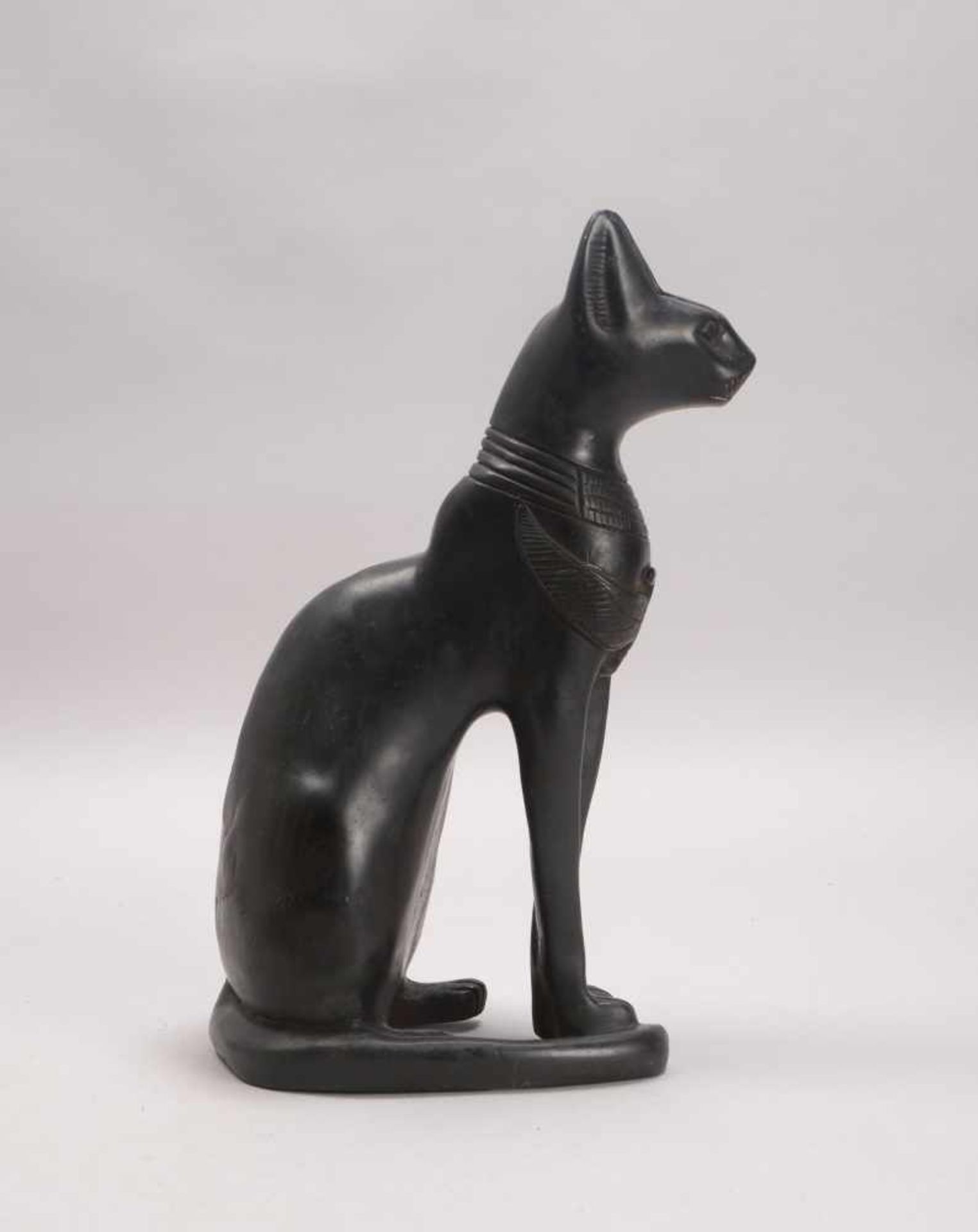Tierskulptur (Ägypten), 'Katze', schwerer Eisenguss(?), schwarz lackiert; Höhe 38 cm, Gewicht 7 kg - Bild 2 aus 2