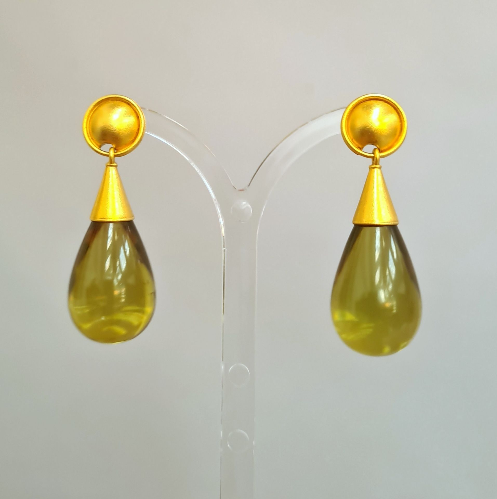 Paar Ohrstecker (Goldschmiedearbeit - Unikat, Erich Hergert/Bremen), 750 Gold, mit grünem