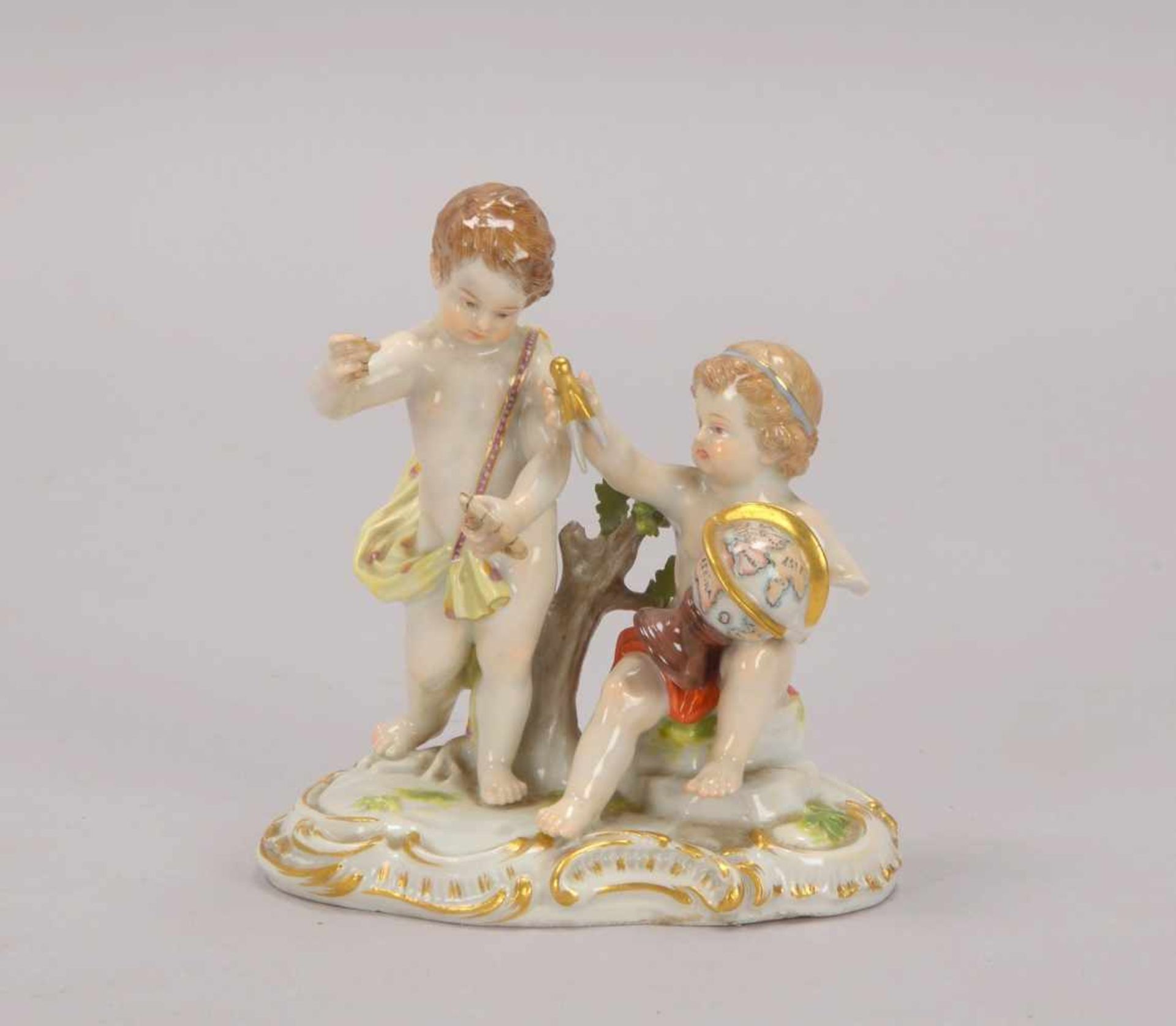 Meissen (Schwertermarke/Punktzeit, I. Wahl), Porzellanfigur, 'Zwei Knabenfiguren - mit