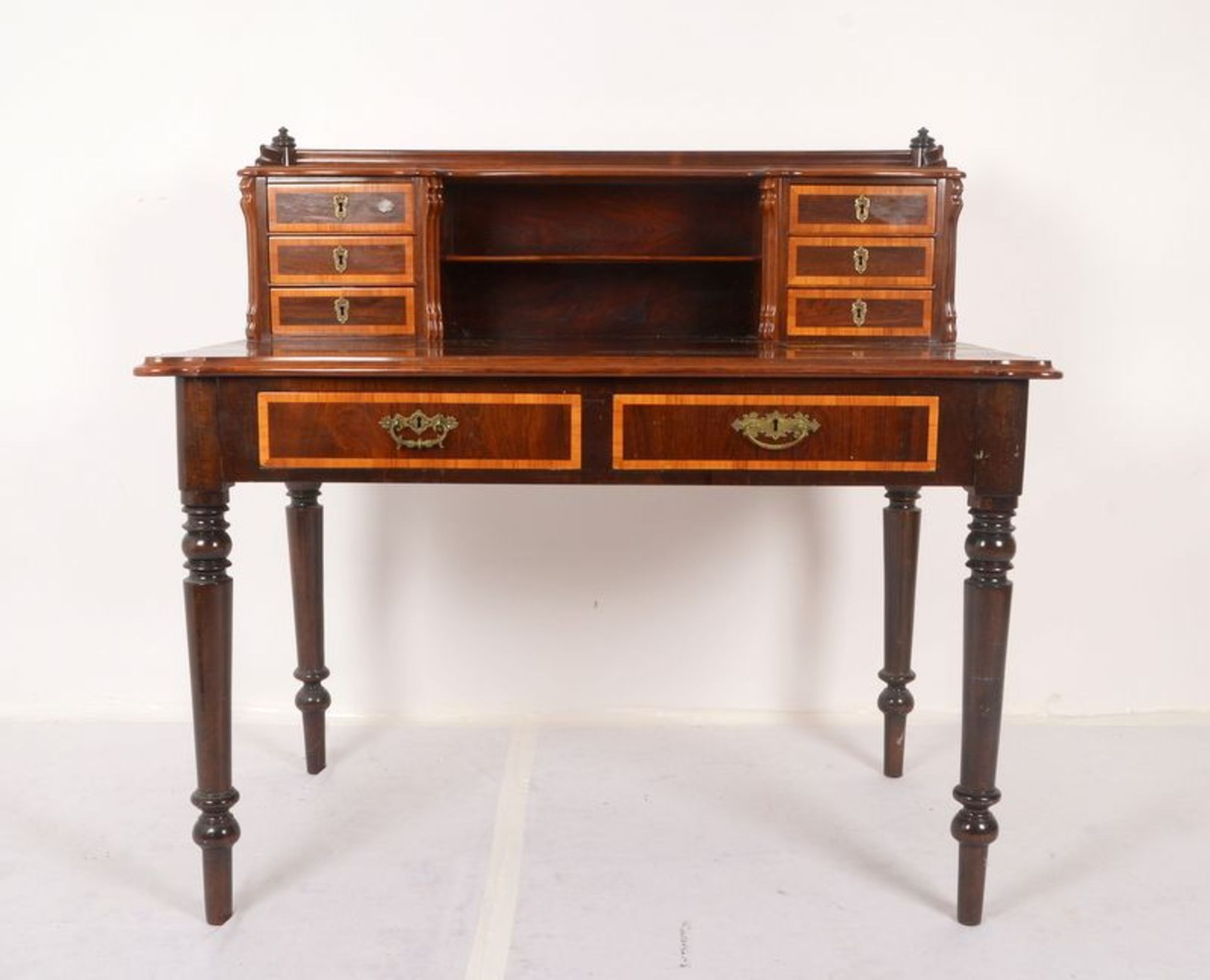 Damen-Schreibtisch (Louis Philippe), Nadelholz/Palisanderfurnier, 2-schübige Zarge mit festem