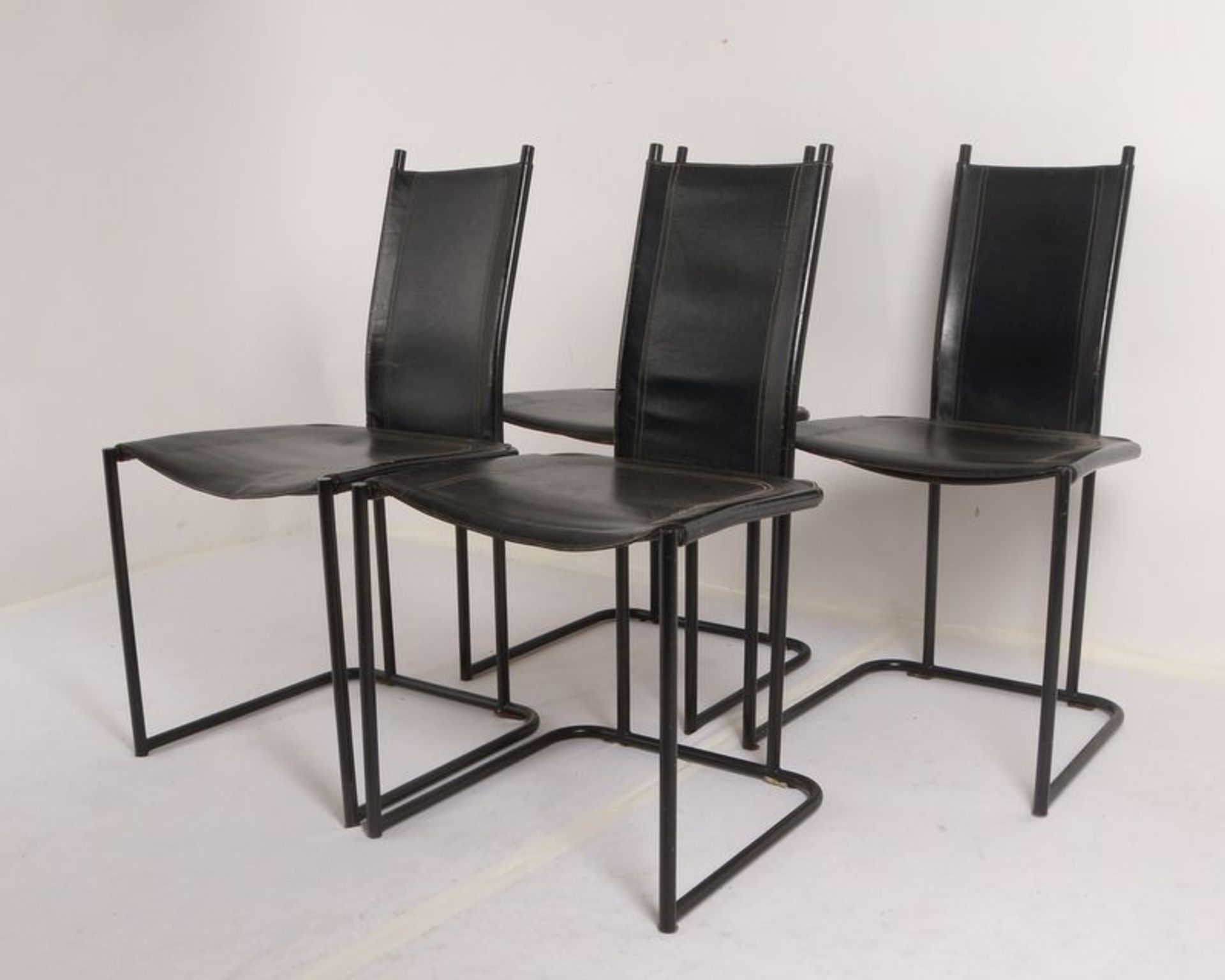 Satz Stühle (Italien), Chromgestell schwarz lackiert, Rückenlehne und Sitz mit Leder bezogen, 4 - Bild 3 aus 3