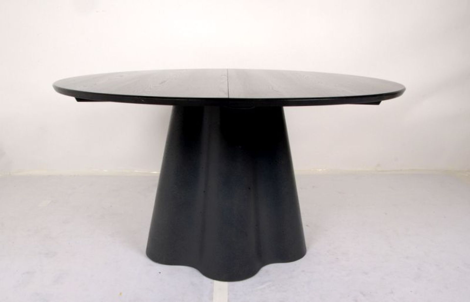 WK Wohnen, Ausziehtisch, 'WK 882/AR', Tisch mit runder Massivholz-Platte, Esche schwarz gebeizt, - Bild 3 aus 4