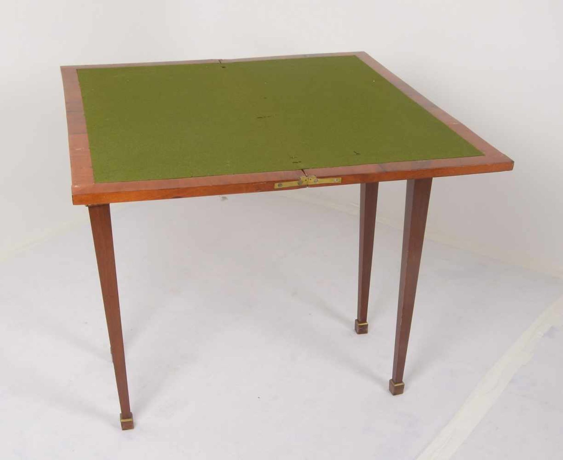 Spieltisch (England) antik, Mahagoni massiv/in der Platte mit Nussbaum-Einlagen; Höhe 74 cm, Maße - Bild 3 aus 3