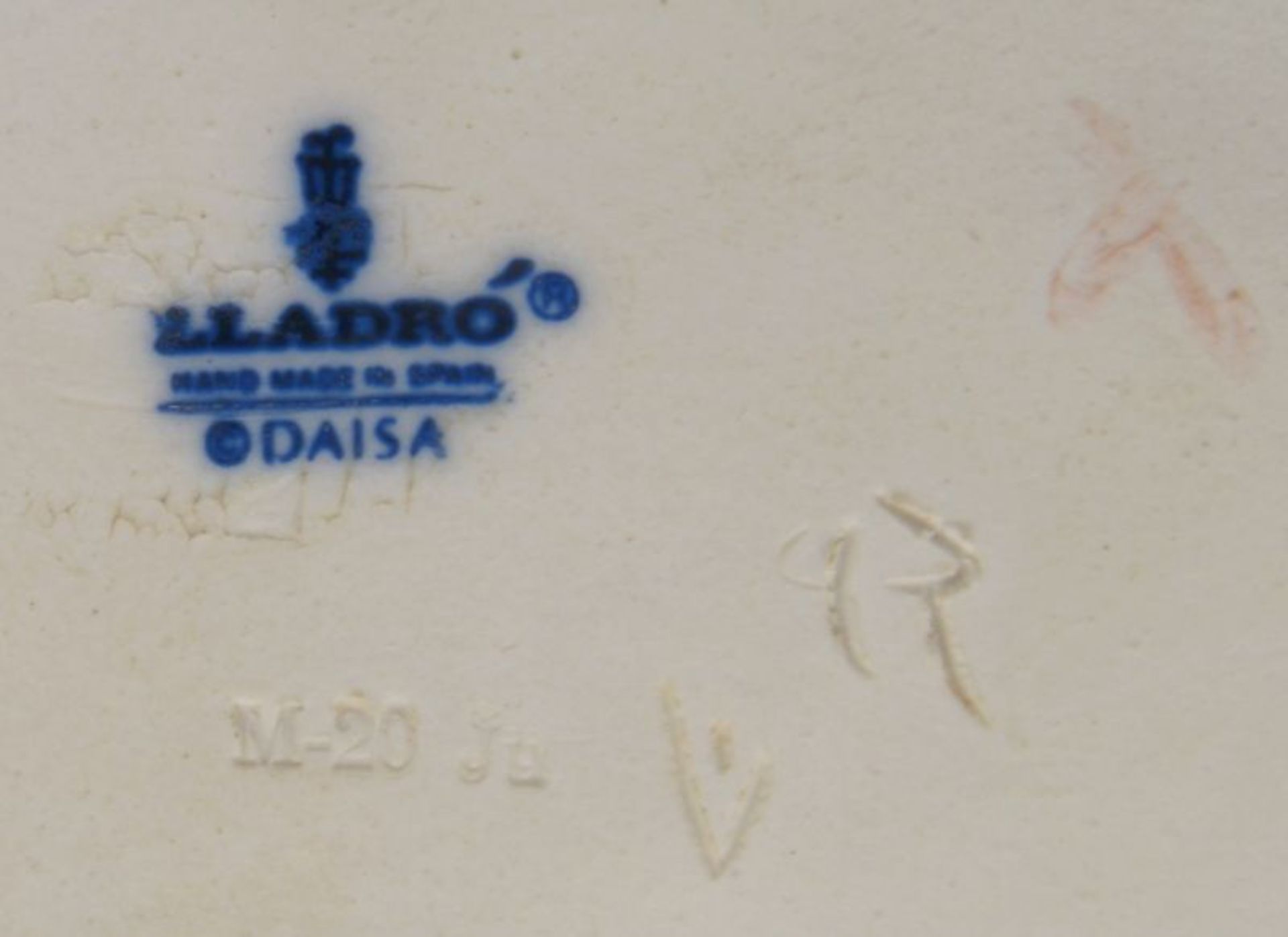 Lladro/Spanien, 2 Porzellanfiguren, pastellfarben staffiert, gemarkt: 1x 'Junge Frau mit Ziegen und - Bild 2 aus 2