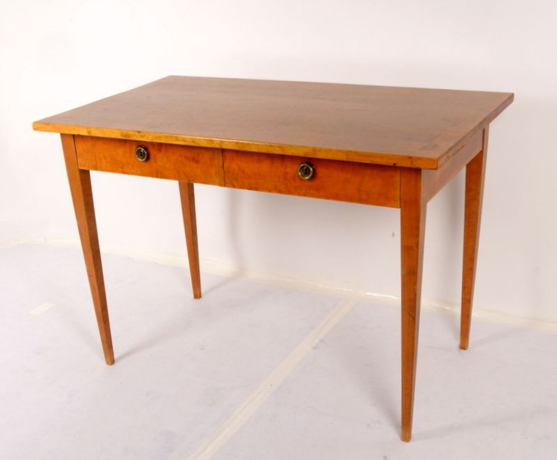 Schreibtisch, Birke, rechteckige Schreibplatte oberhalb 2x Schüben, Tisch auf konischen Beinen; - Bild 3 aus 3