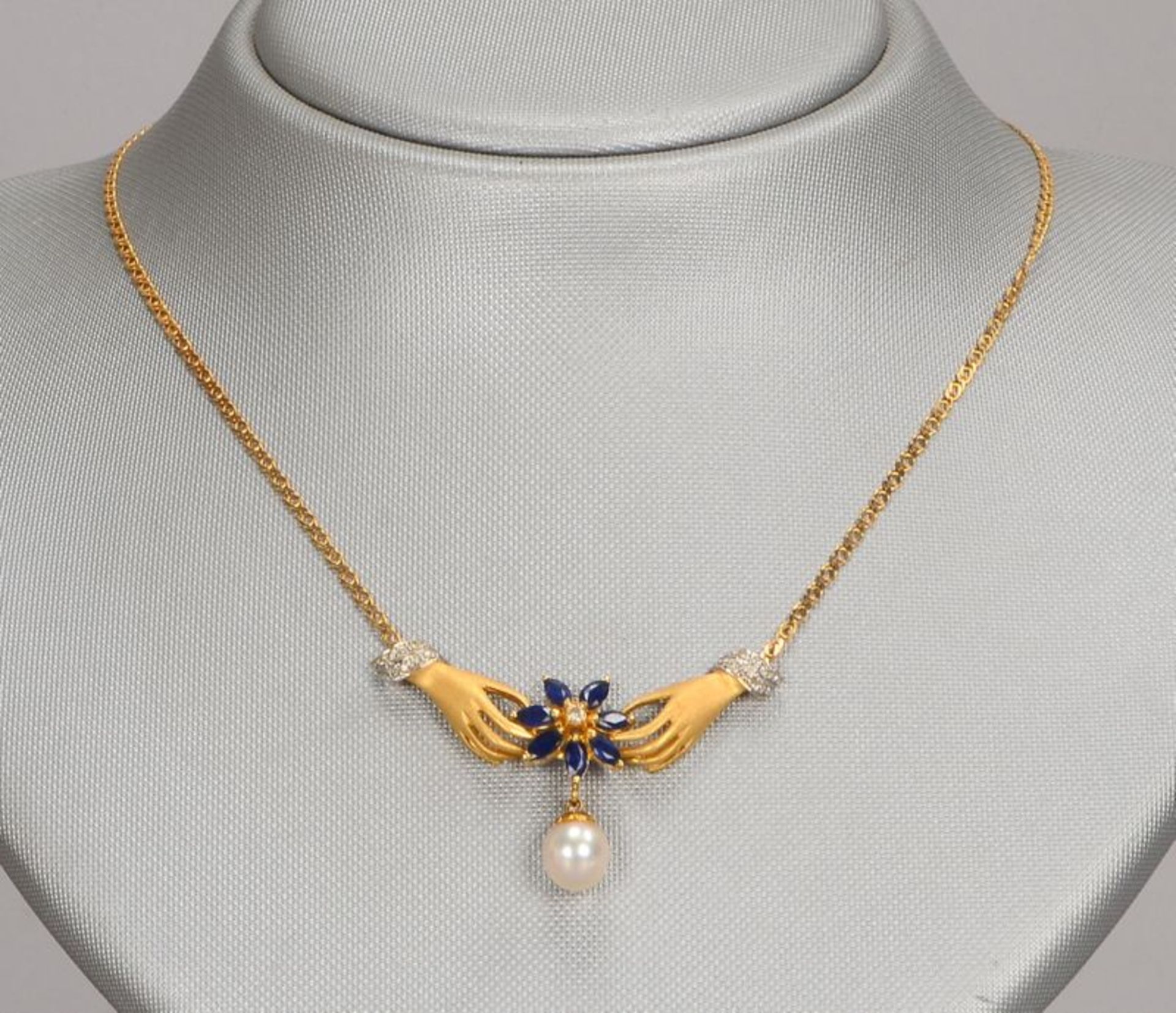 Collier, 750 GG, figürliches Mittelteil besetzt mit einzelner Perle, mit Saphiren und kleinen - Bild 2 aus 2