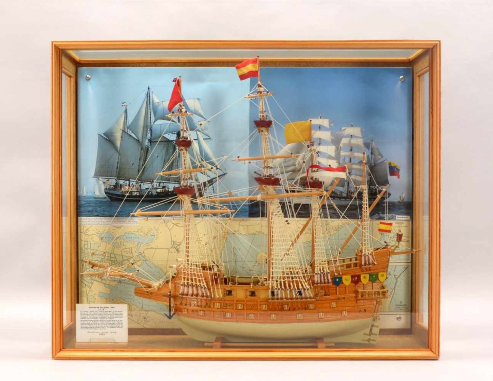 Schiffsmodell, 'Spanische Galeone, 1607', maßstabsgerechter Nachbau, 1:75, Holz, im Schaukasten;