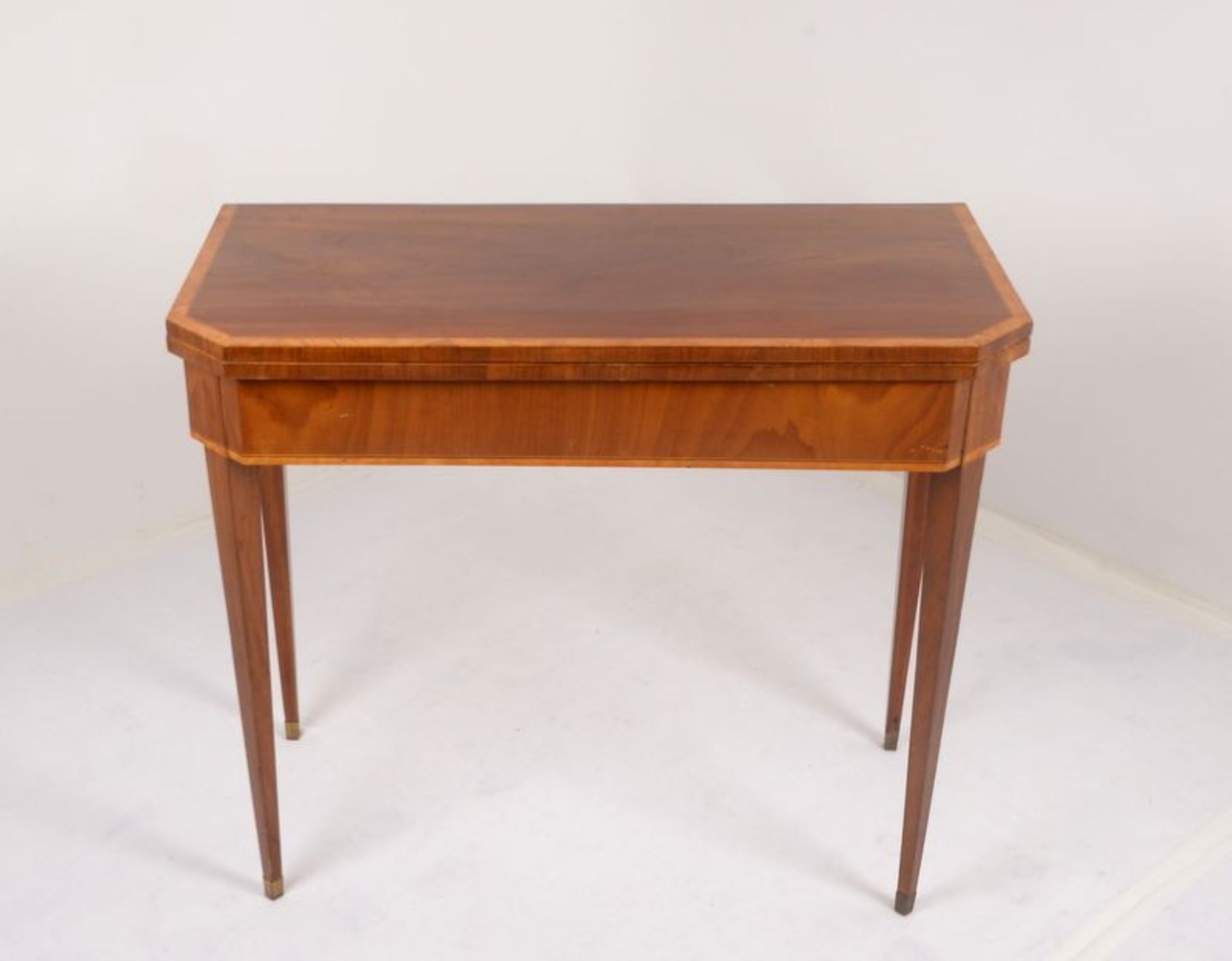Konsolentisch/ehemals Spieltisch, Mahagonifurnier mit Birkenholz-Rand, aufklappbar/innen mit - Bild 2 aus 4