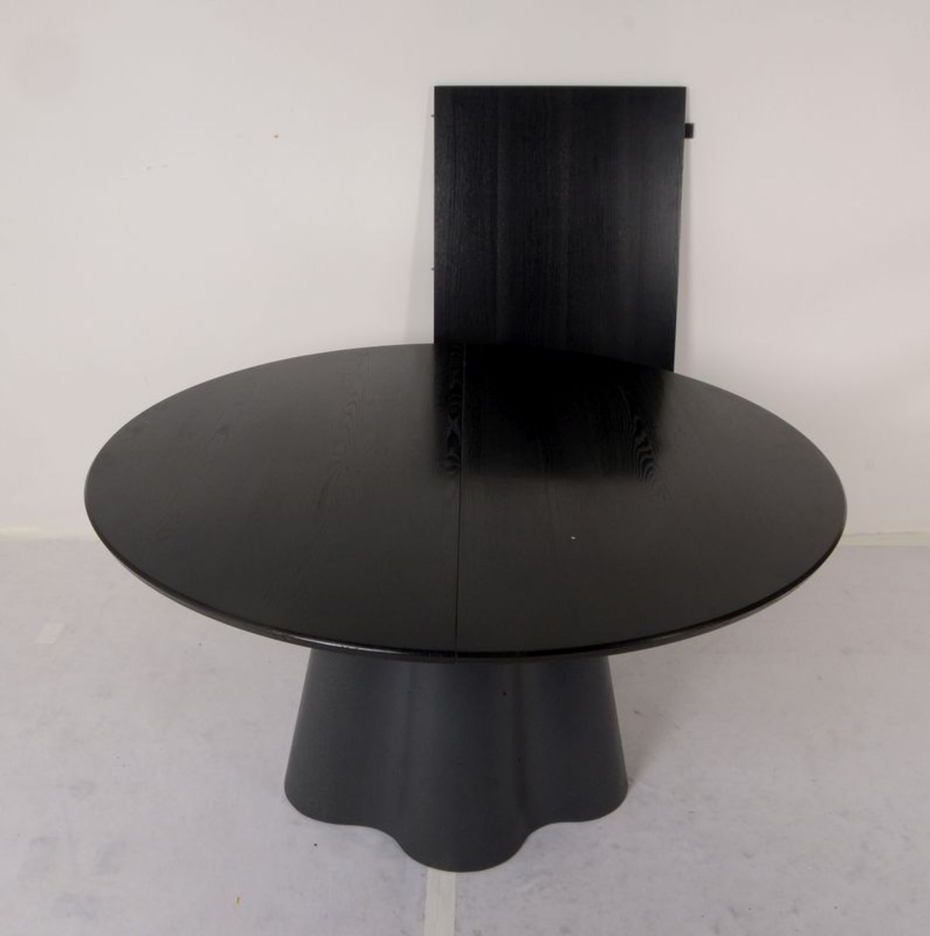 WK Wohnen, Ausziehtisch, 'WK 882/AR', Tisch mit runder Massivholz-Platte, Esche schwarz gebeizt, - Bild 2 aus 4