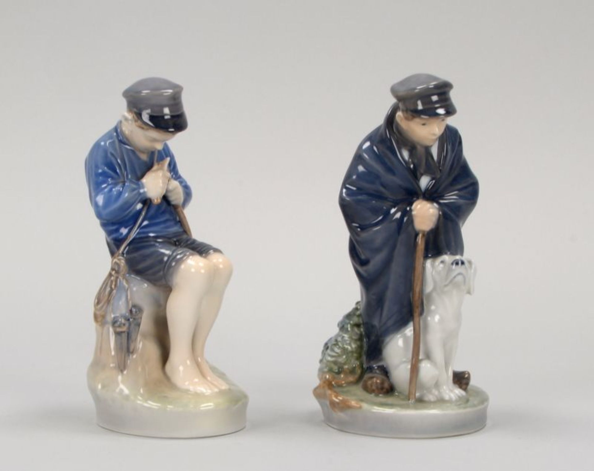 Royal Copenhagen, 2 Porzellanfiguren, jeweils polychrom staffiert, signiert, Entwurf: Christian