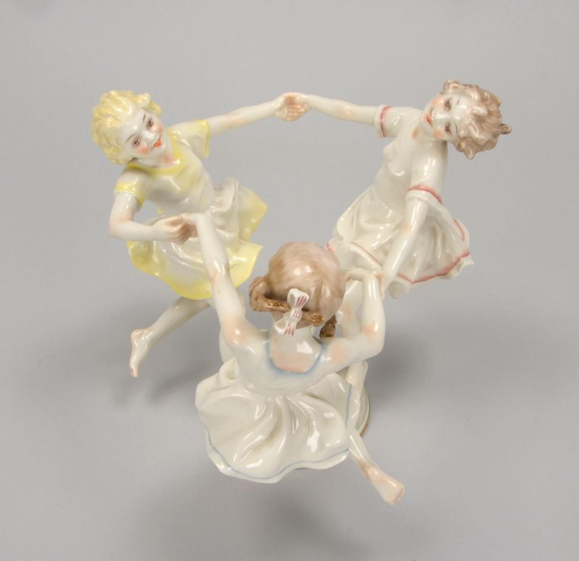 Hutschenreuther/Kunstabteilung, Porzellan-Figurengruppe, 'Marientanz' (drei junge Mädchen im Reigen - Bild 2 aus 4