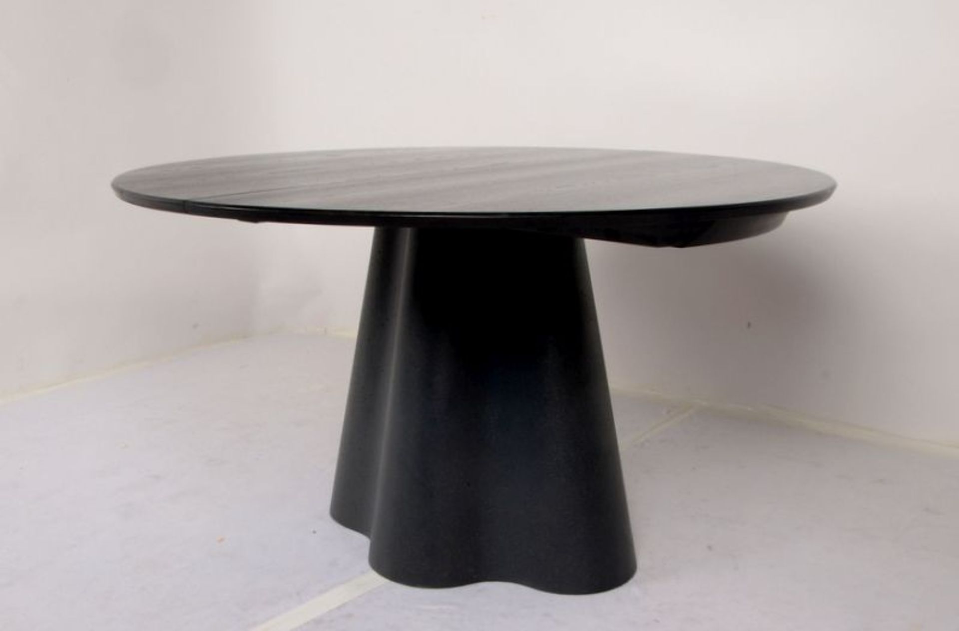 WK Wohnen, Ausziehtisch, 'WK 882/AR', Tisch mit runder Massivholz-Platte, Esche schwarz gebeizt, - Bild 4 aus 4