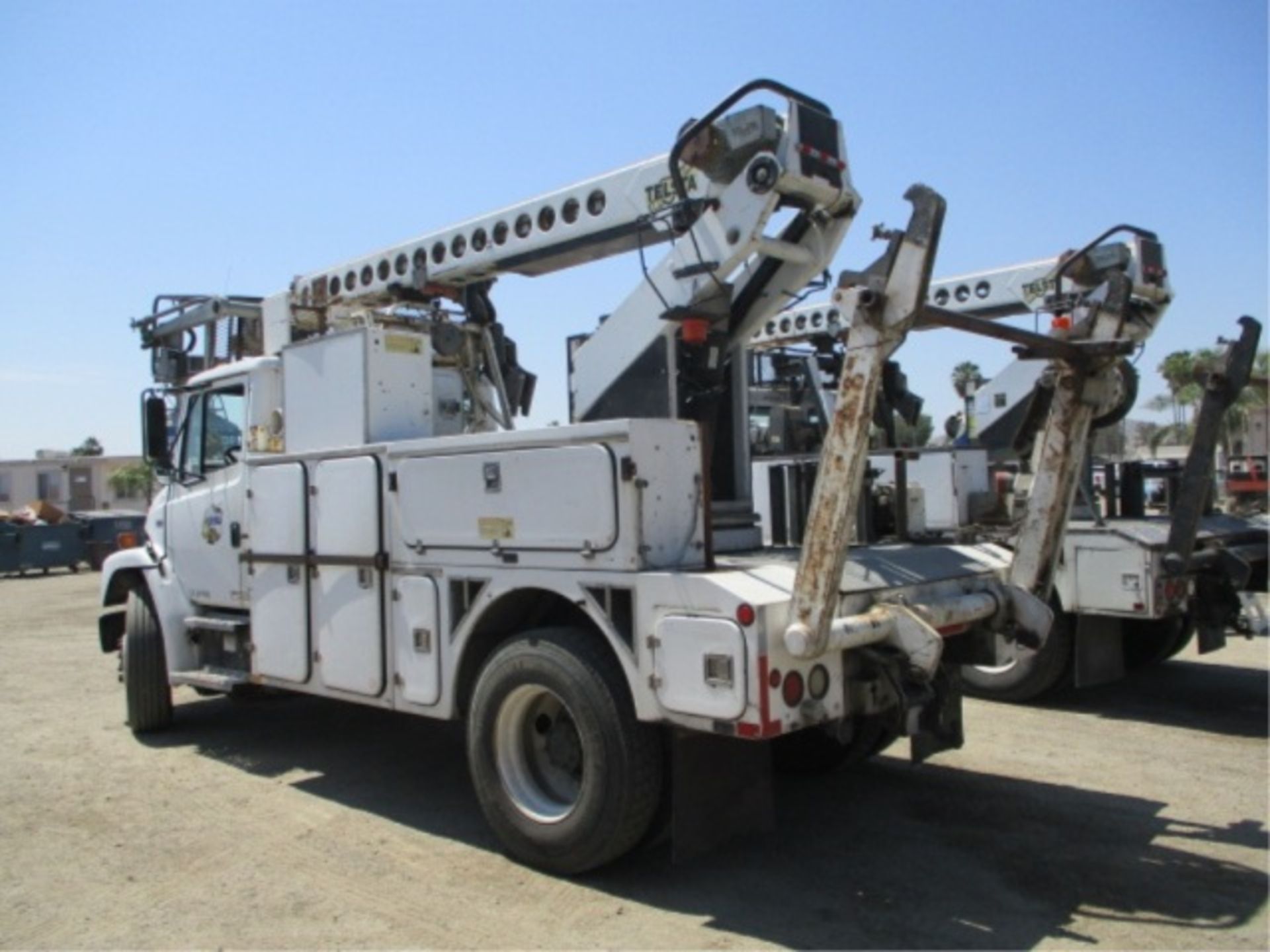 2001 Freightliner FL70 S/A Bucket Truck, Cat 3126 7.2L Diesel, Automatic, PTO, Telsta T400 Boom s/n: - Image 4 of 19