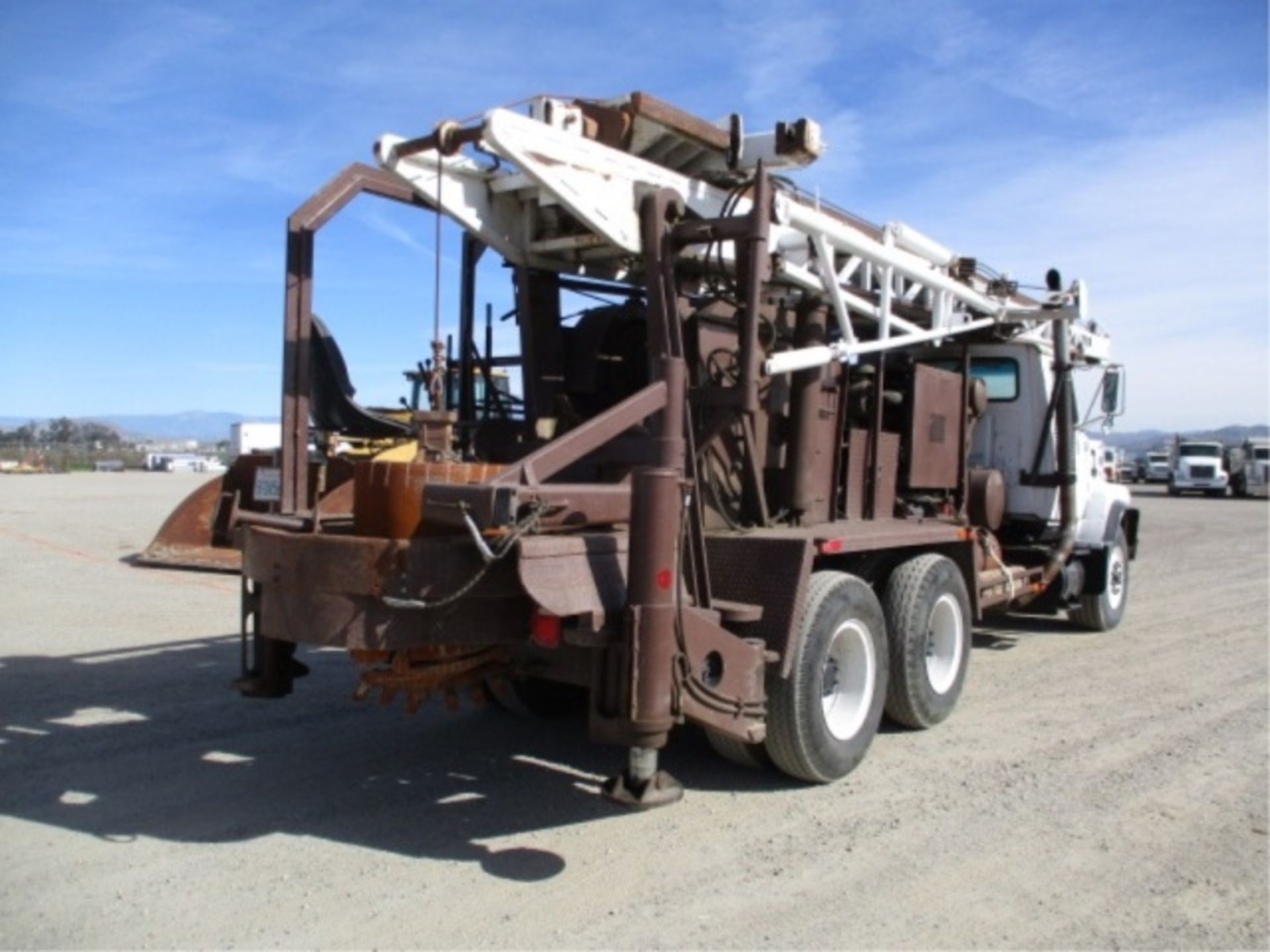 Ford 9000 T/A Drill Rig Truck, Cummins 14.0L 6-Cyl Diesel, Road Ranger 10-Speed, Iveco 4-Cyl Drill - Image 8 of 87