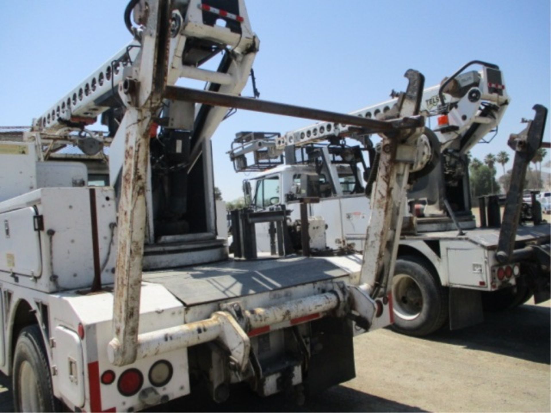 2001 Freightliner FL70 S/A Bucket Truck, Cat 3126 7.2L Diesel, Automatic, PTO, Telsta T400 Boom s/n: - Image 6 of 19