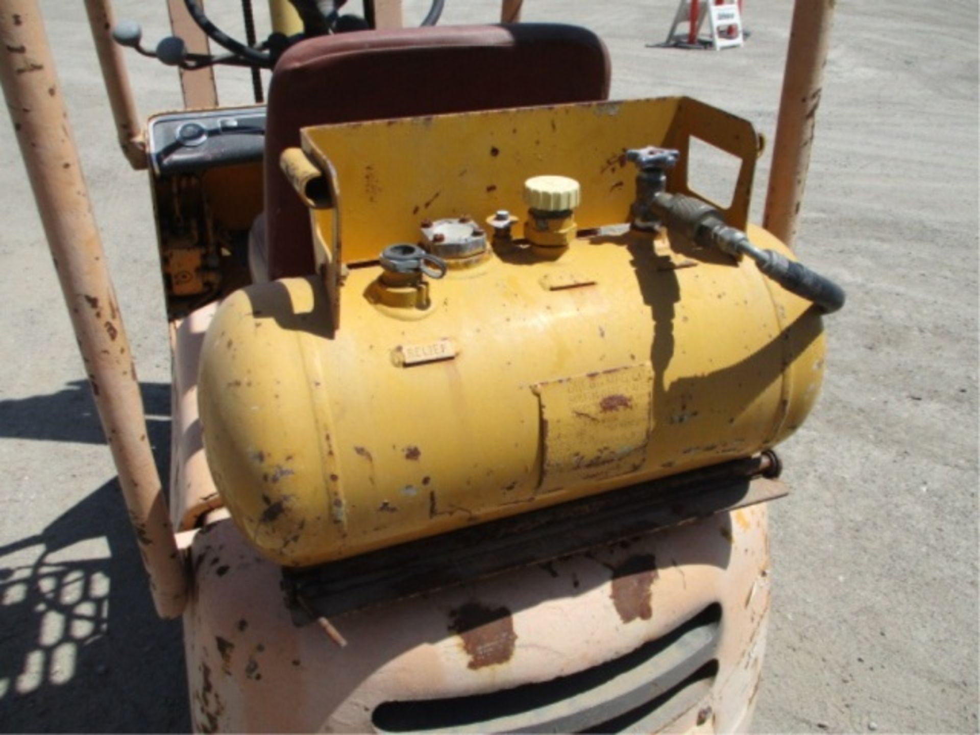 Hyster Warehouse Forklift, 4-Cyl LP Gas, Single Stage Mast, 4' Forks, Canopy, Solid Rubber Tires, - Image 15 of 27