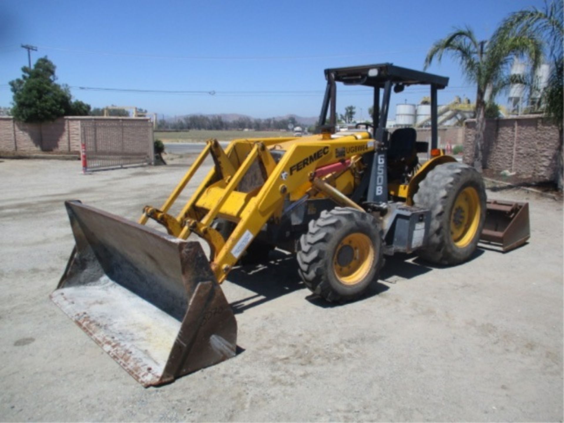 Fermec 650B Skip Loader, 4x4, 4-Cyl Diesel, 3-Point Hitch, 4-Way Rear Gannon Scraper B0x W/Ripper - Image 2 of 42