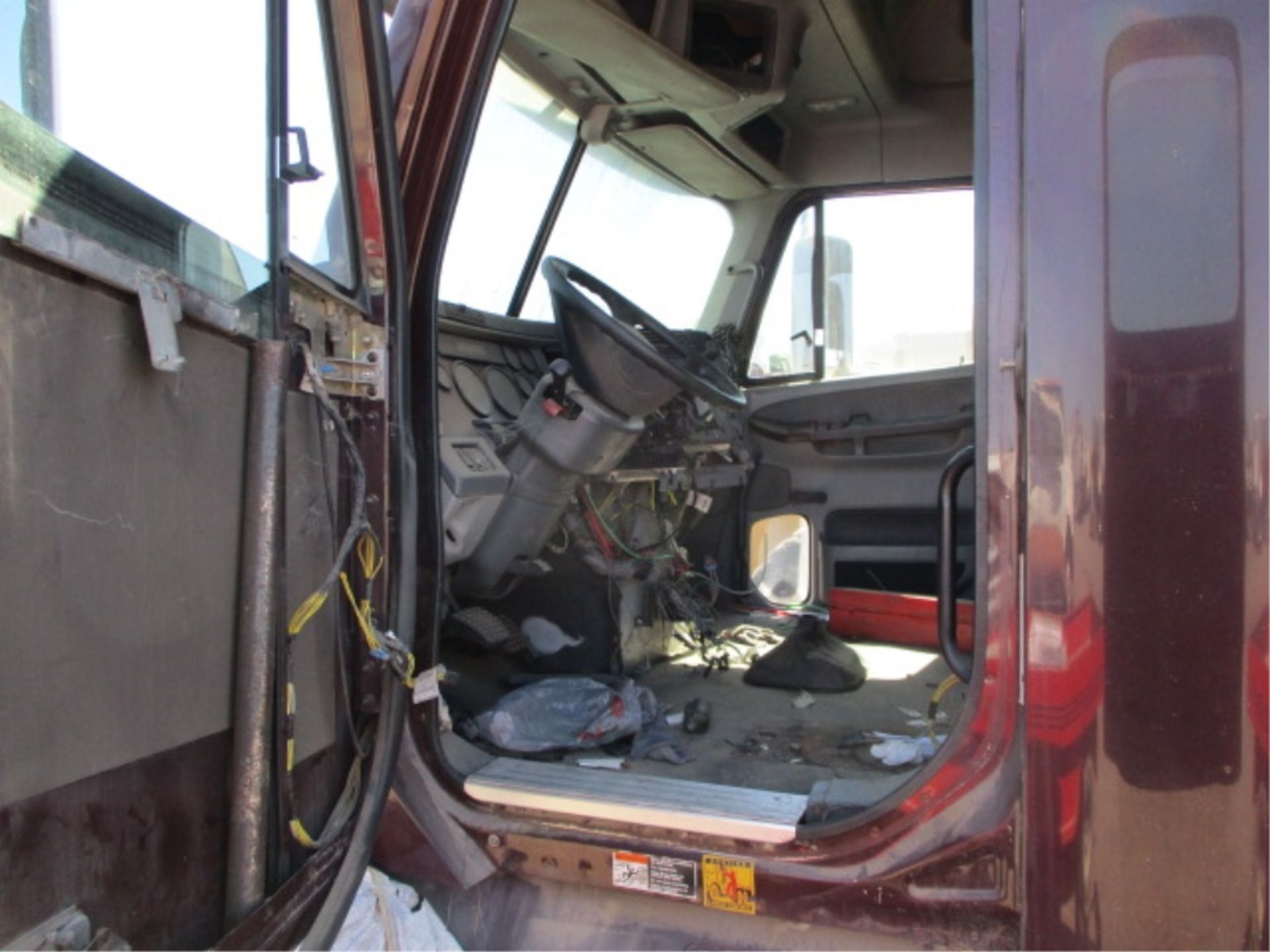 2010 Freightliner Century Class T/A Truck Tractor, No Motor, No Transmission, 60" Sleeper, Air Ride, - Image 27 of 36
