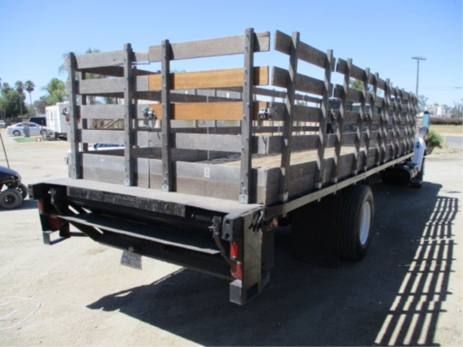 2005 Ford F650 S/A Flatbed Stakebed Truck, Cat C7 Acert 7.2L 6-Cyl Diesel, Automatic, Lift Gate, 24' - Image 15 of 61