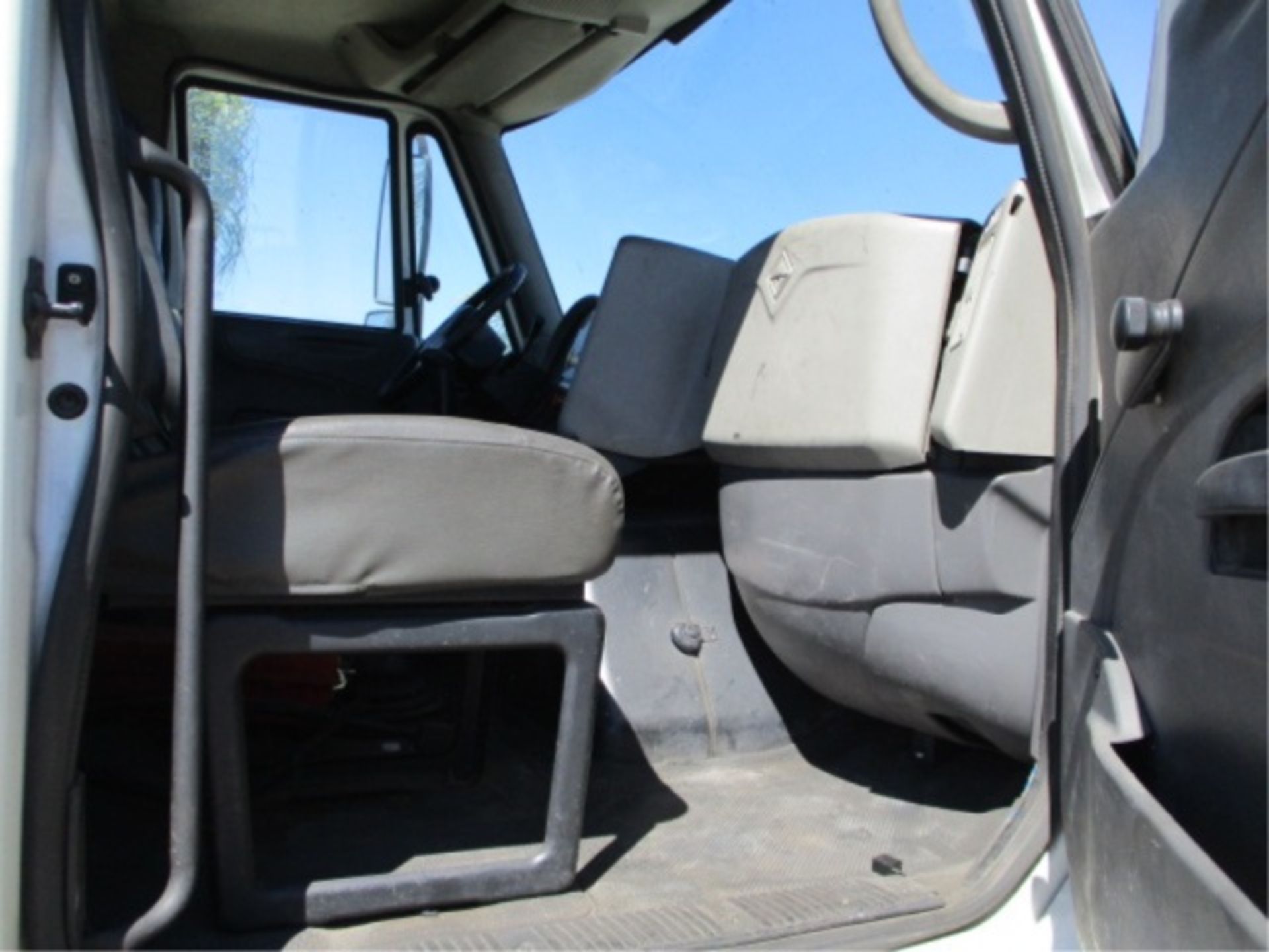 2009 International 8600 T/A Truck Tractor, 10.9L 6-Cyl Diesel, Eaton Fuller 10-Speed, Sliding 5th - Image 46 of 56