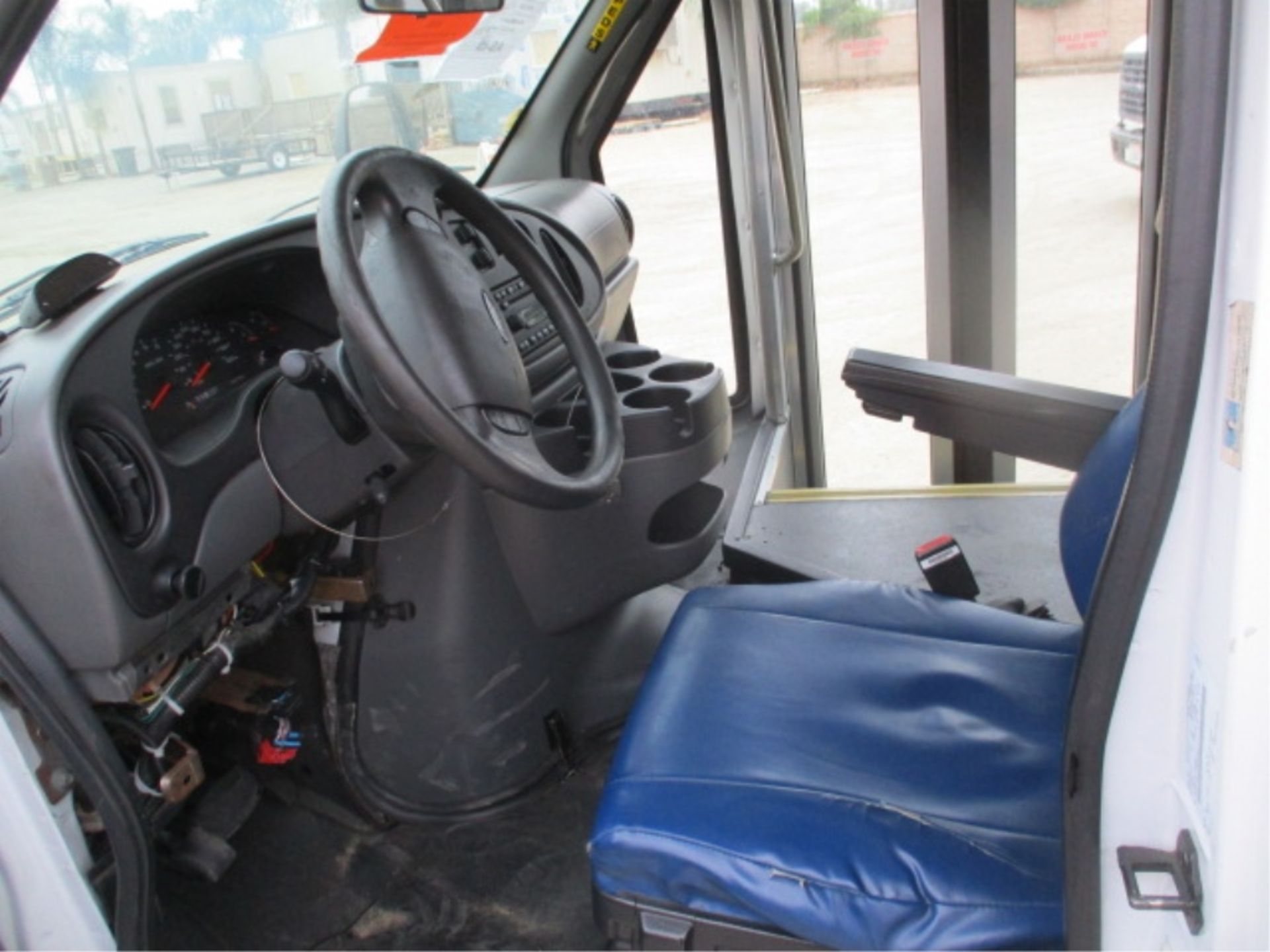 2007 Ford E450 Passenger Bus, 6.8L Gas, Automatic, 18-Passenger, Wheel Chair Lift, S/N: - Image 6 of 14