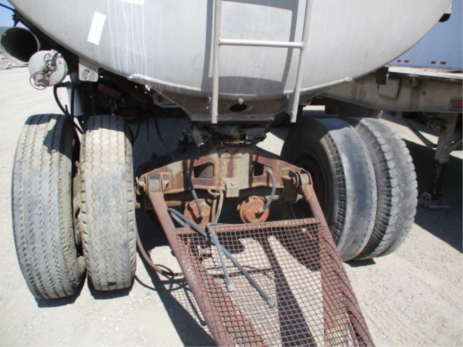 Utility T/A Aluminum Fuel Trailer, 5,000 Gallon Tank, Fuel Pump & Hose, Fixed Dolly, Pintle - Image 9 of 12