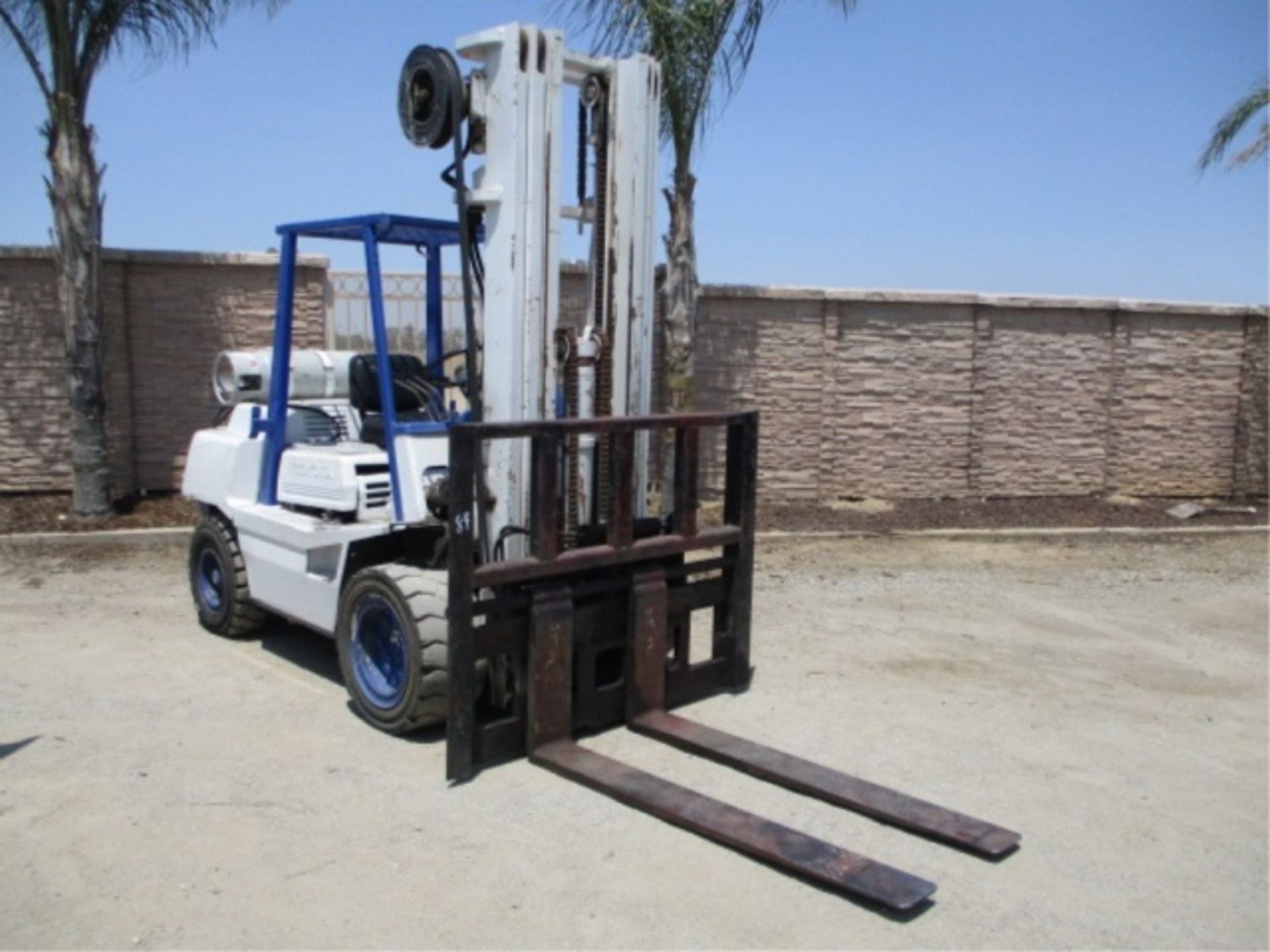 Toyota 02-3FG35 Warehouse Forklift, 8,000# Capacity, 6-Cyl LP Gas, 3-Stage Mast, 5' Forks, Canopy, - Image 5 of 33