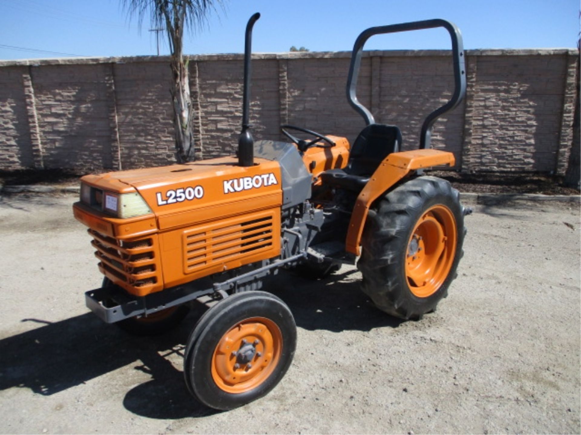 Kubota L2500 Utility Ag Tractor, 3-Cyl Diesel, PTO, 3-Point Hitch, Roll Bar, S/N: 21247, Mile/ - Image 4 of 40