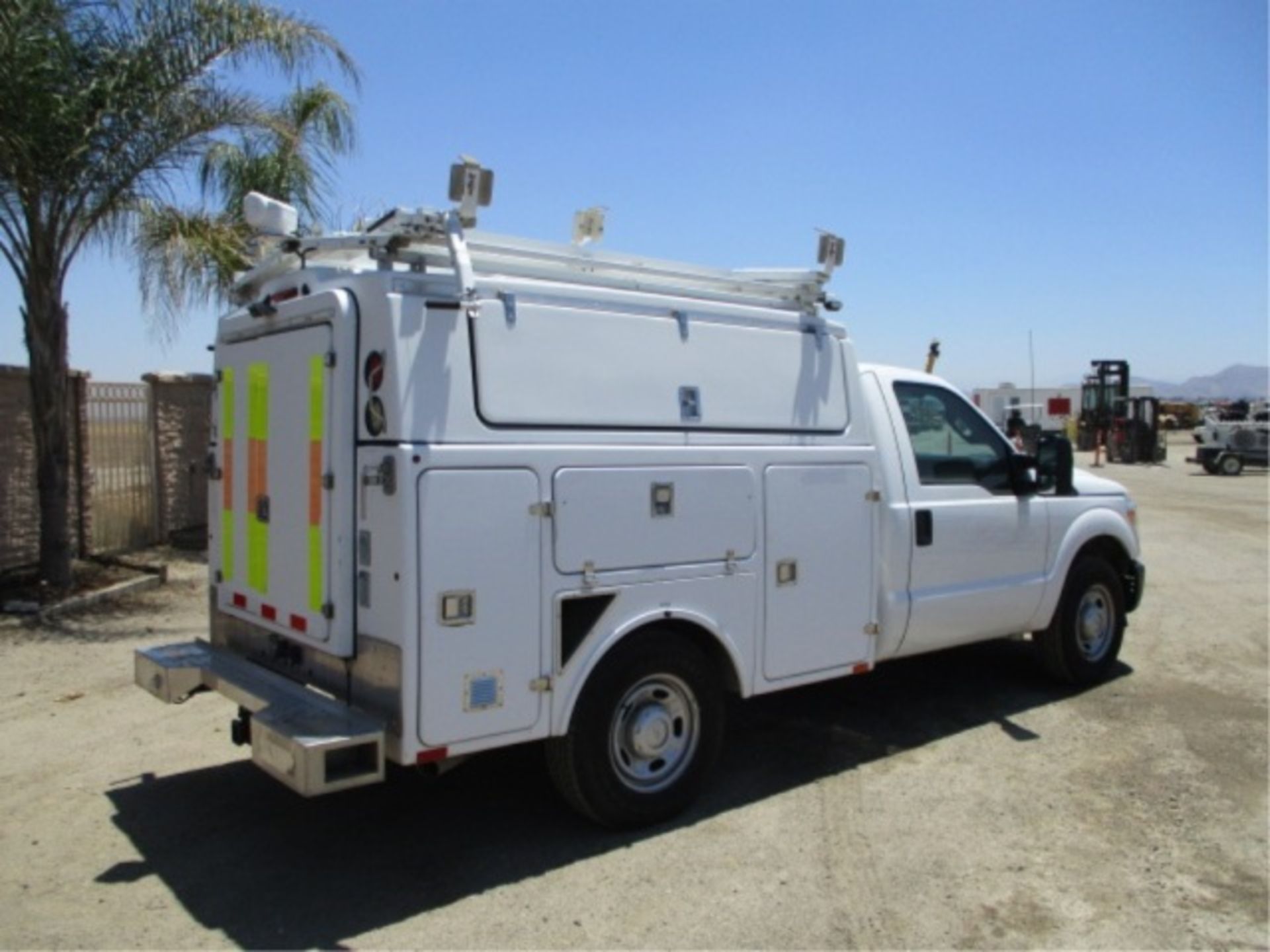 2013 Ford F350 SD Utility Truck, 6.2L V8 Gas, Automatic, Enclosed Utility Body, Onan Gas - Image 19 of 84