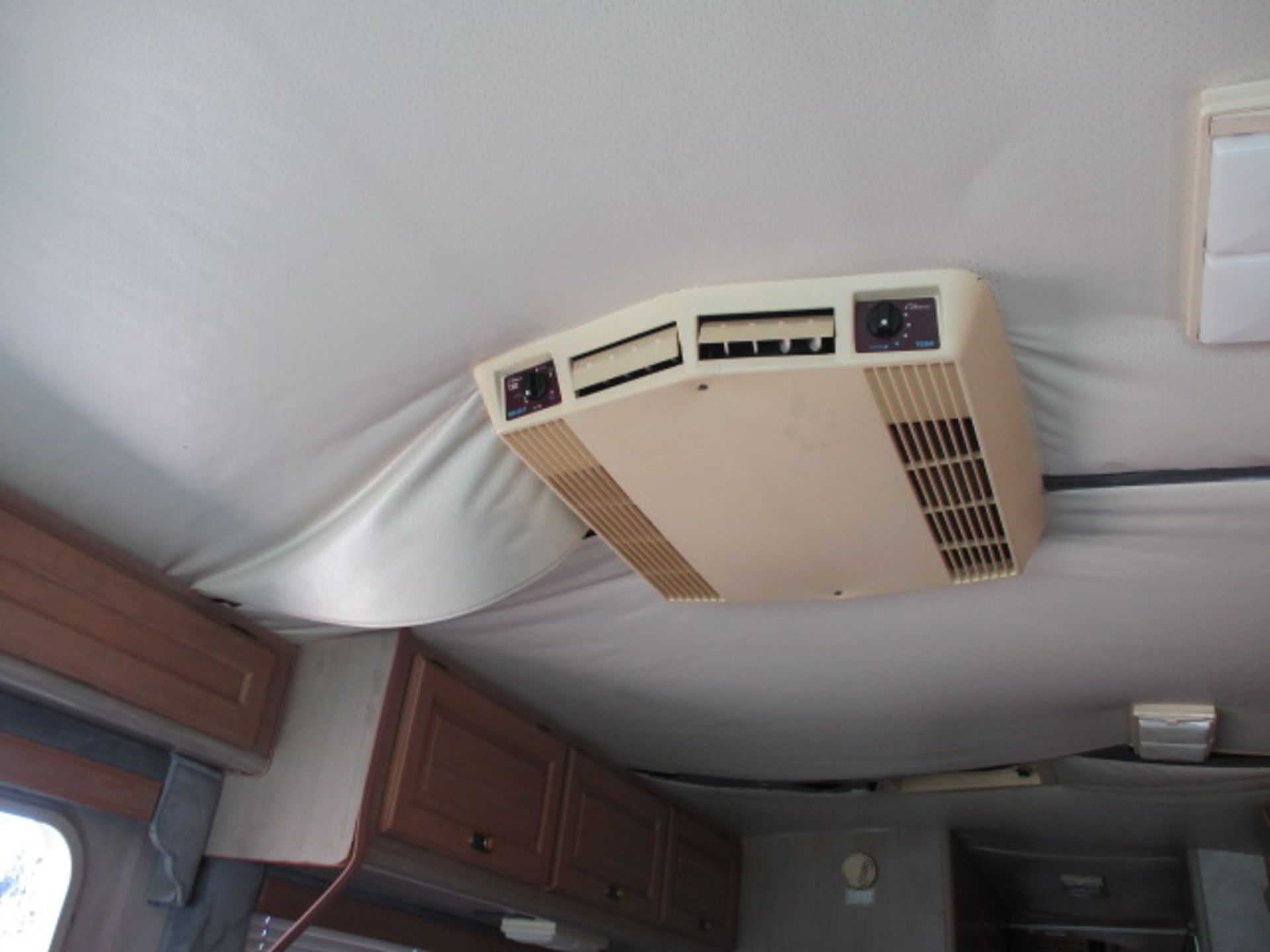 Fleetwood Southwind Motor Home, V8 Gas, Automatic, Refrigerator, Microwave, Stove, Bathroom W/ - Image 54 of 121