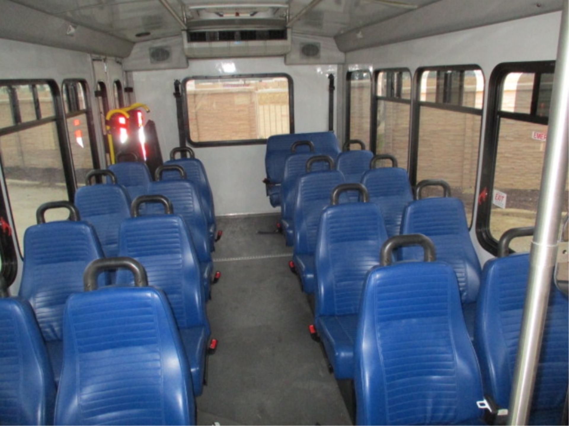 2007 Ford E450 Passenger Bus, 6.8L Gas, Automatic, 18-Passenger, Wheel Chair Lift, S/N: - Image 8 of 14