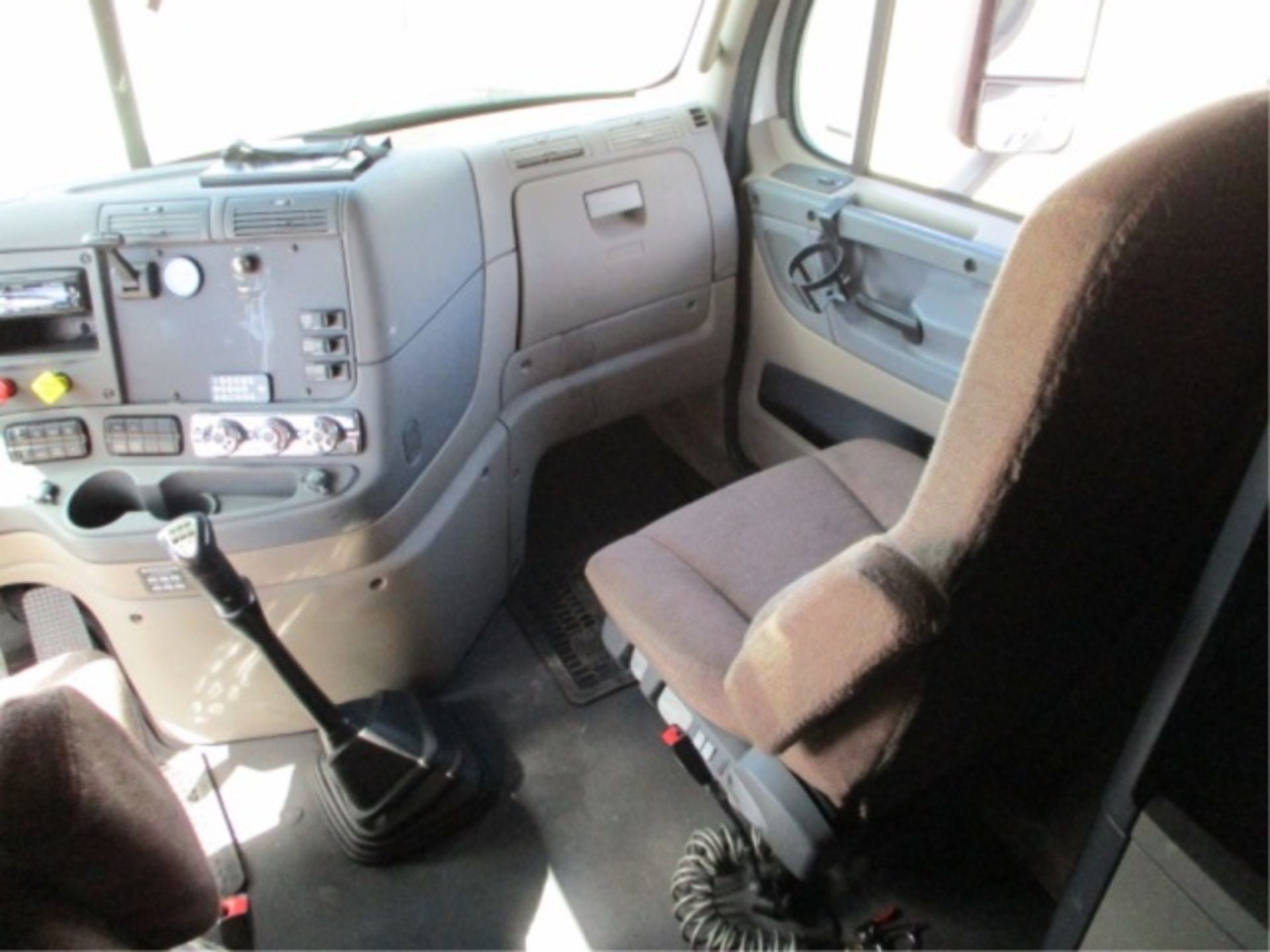 2015 Freightliner Cascadia T/A Truck Tractor, Detroit 6-Cyl Diesel, Eaton Fuller 10-Speed, 60" - Image 37 of 72