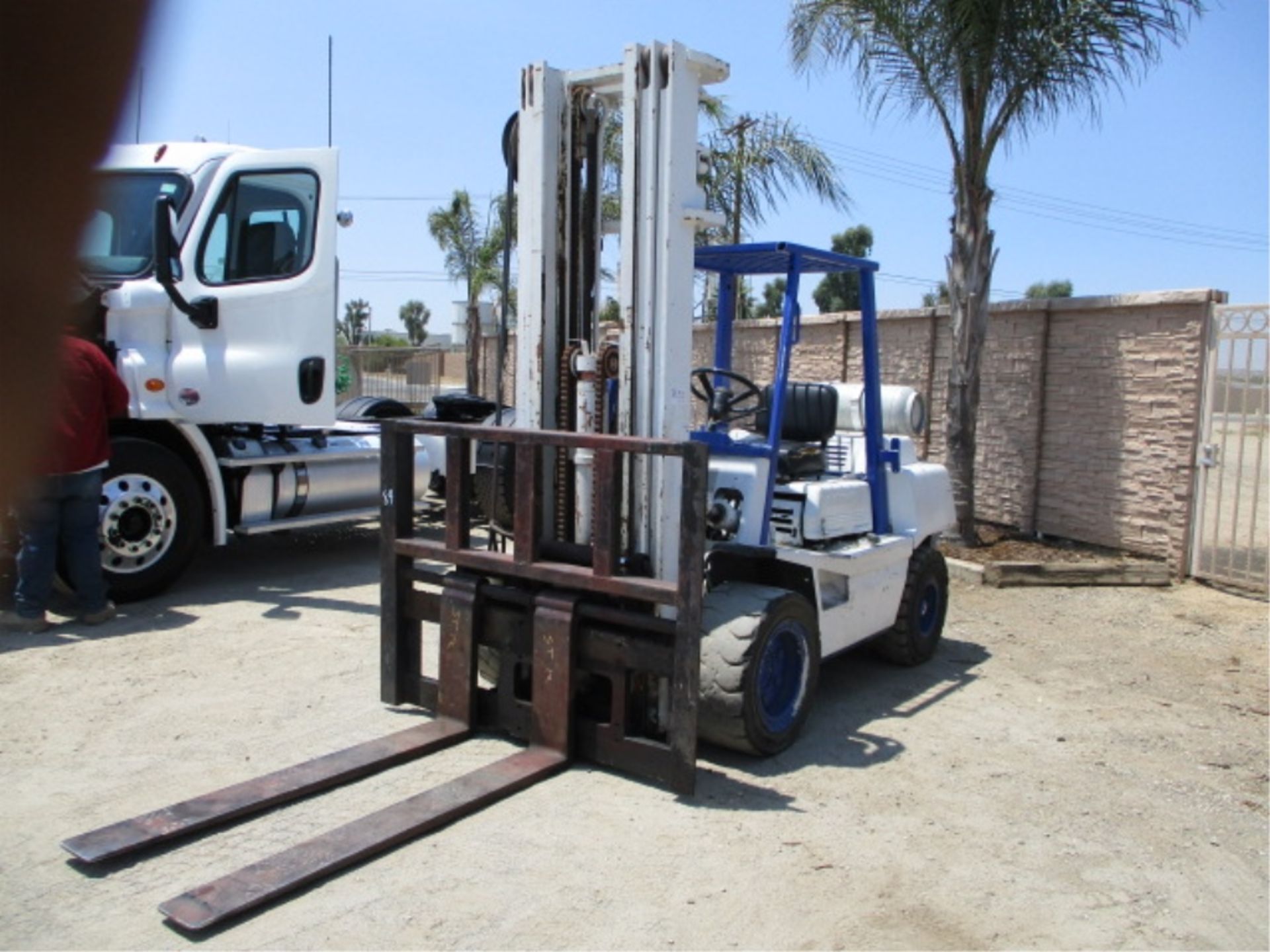 Toyota 02-3FG35 Warehouse Forklift, 8,000# Capacity, 6-Cyl LP Gas, 3-Stage Mast, 5' Forks, Canopy, - Image 3 of 33