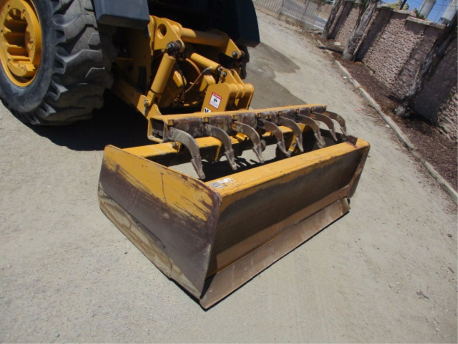 2013 John Deere 210K Skip Loader, 4x4, 4.5L John Deere Diesel, 4-Speed, 4-In-1 Bucket, 4-Way Rear - Image 24 of 57