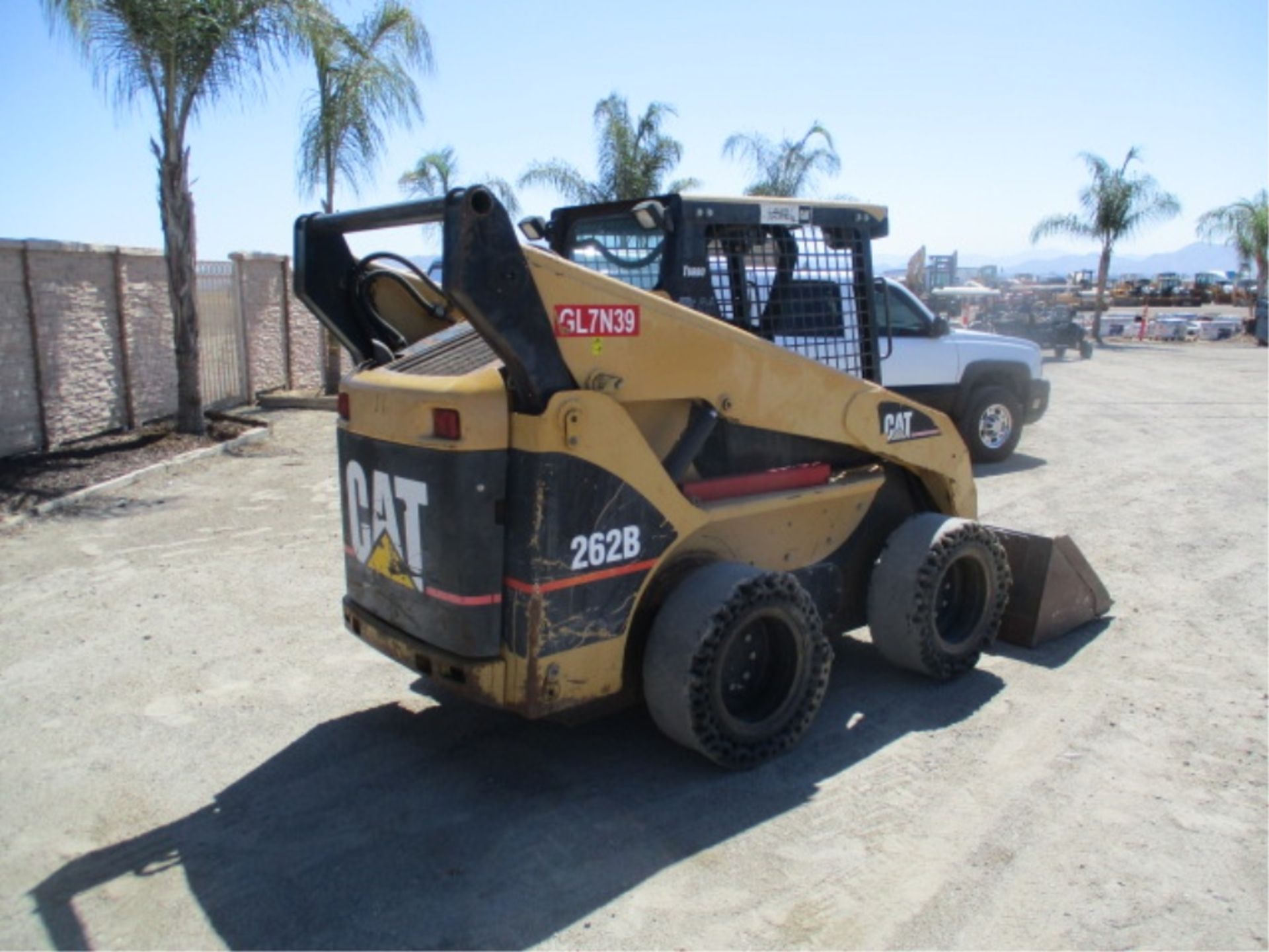 2005 Caterpillar 262B Skid Steer Loader, 4-Cyl Diesel,Tooth Bucket, Auxiliary Hydraulics, Cushion - Image 9 of 45