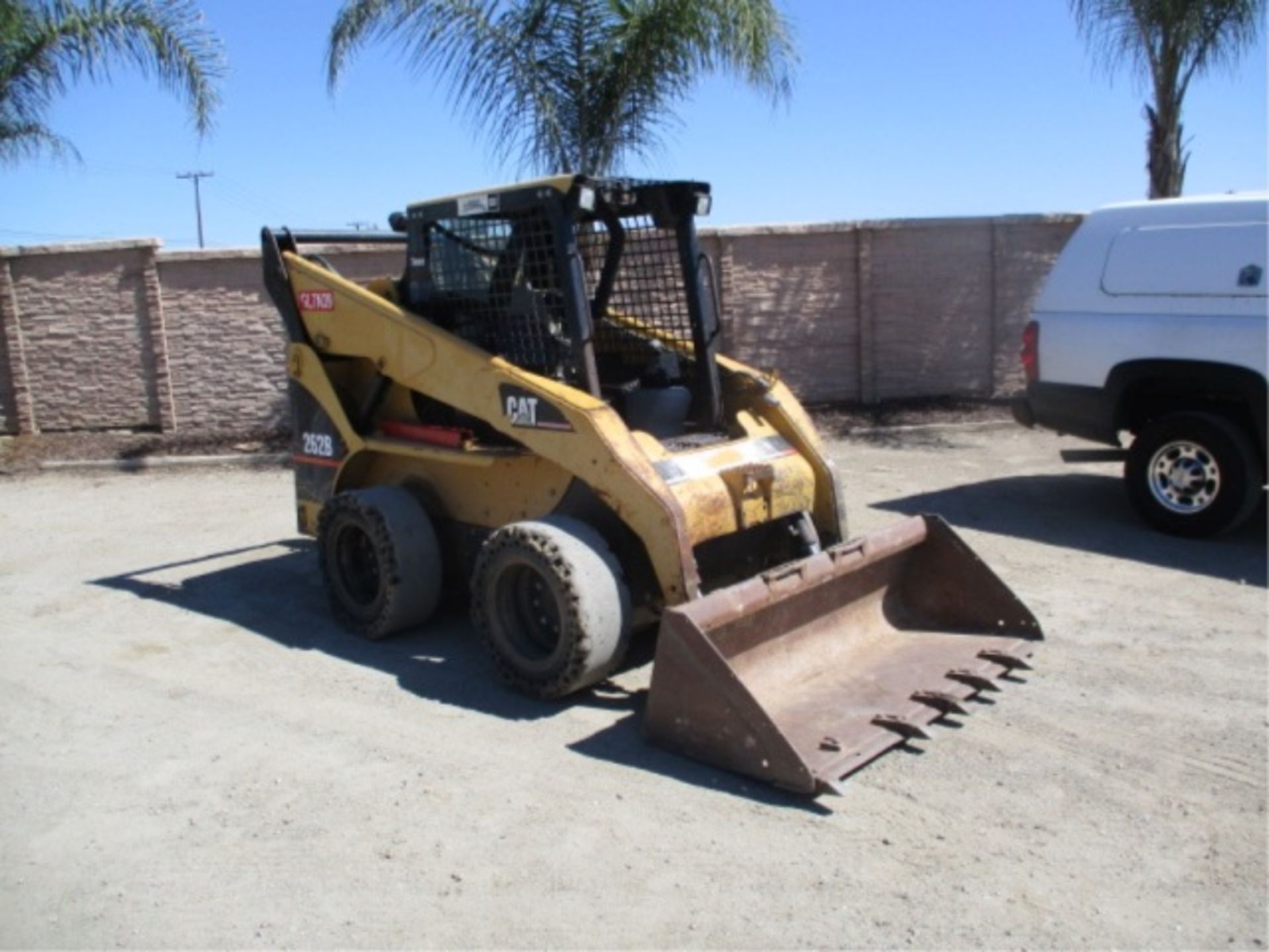 2005 Caterpillar 262B Skid Steer Loader, 4-Cyl Diesel,Tooth Bucket, Auxiliary Hydraulics, Cushion - Image 4 of 45