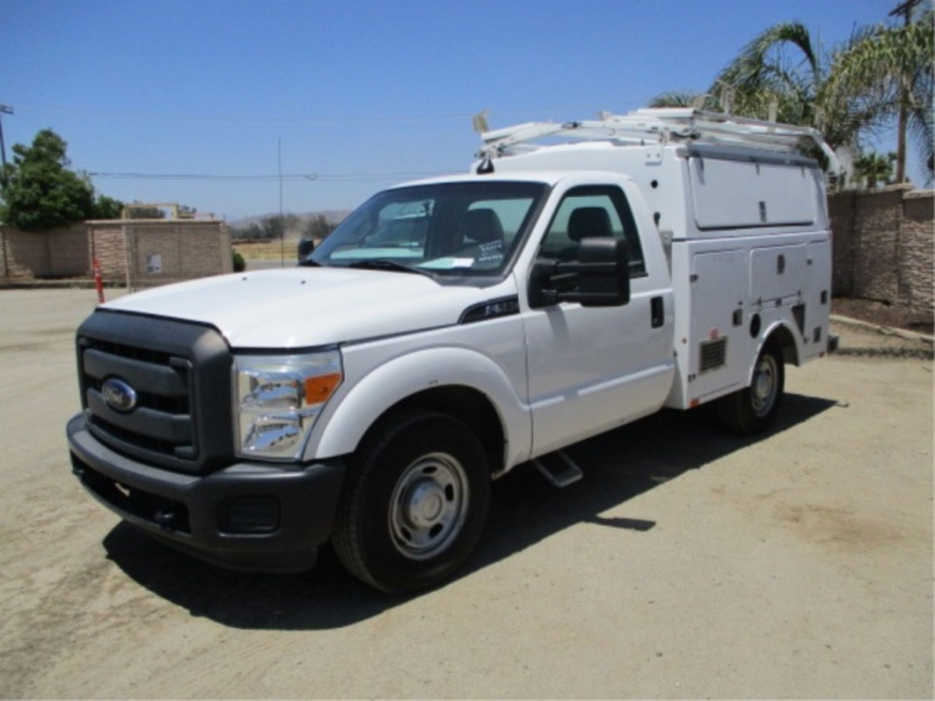 2013 Ford F350 SD Utility Truck, 6.2L V8 Gas, Automatic, Enclosed Utility Body, Onan Gas - Image 5 of 84