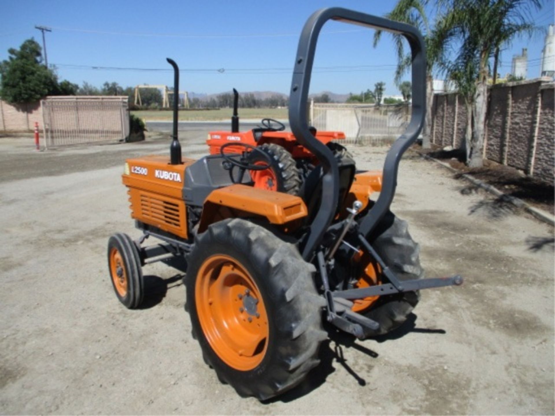 Kubota L2500 Utility Ag Tractor, 3-Cyl Diesel, PTO, 3-Point Hitch, Roll Bar, S/N: 21247, Mile/ - Image 13 of 40