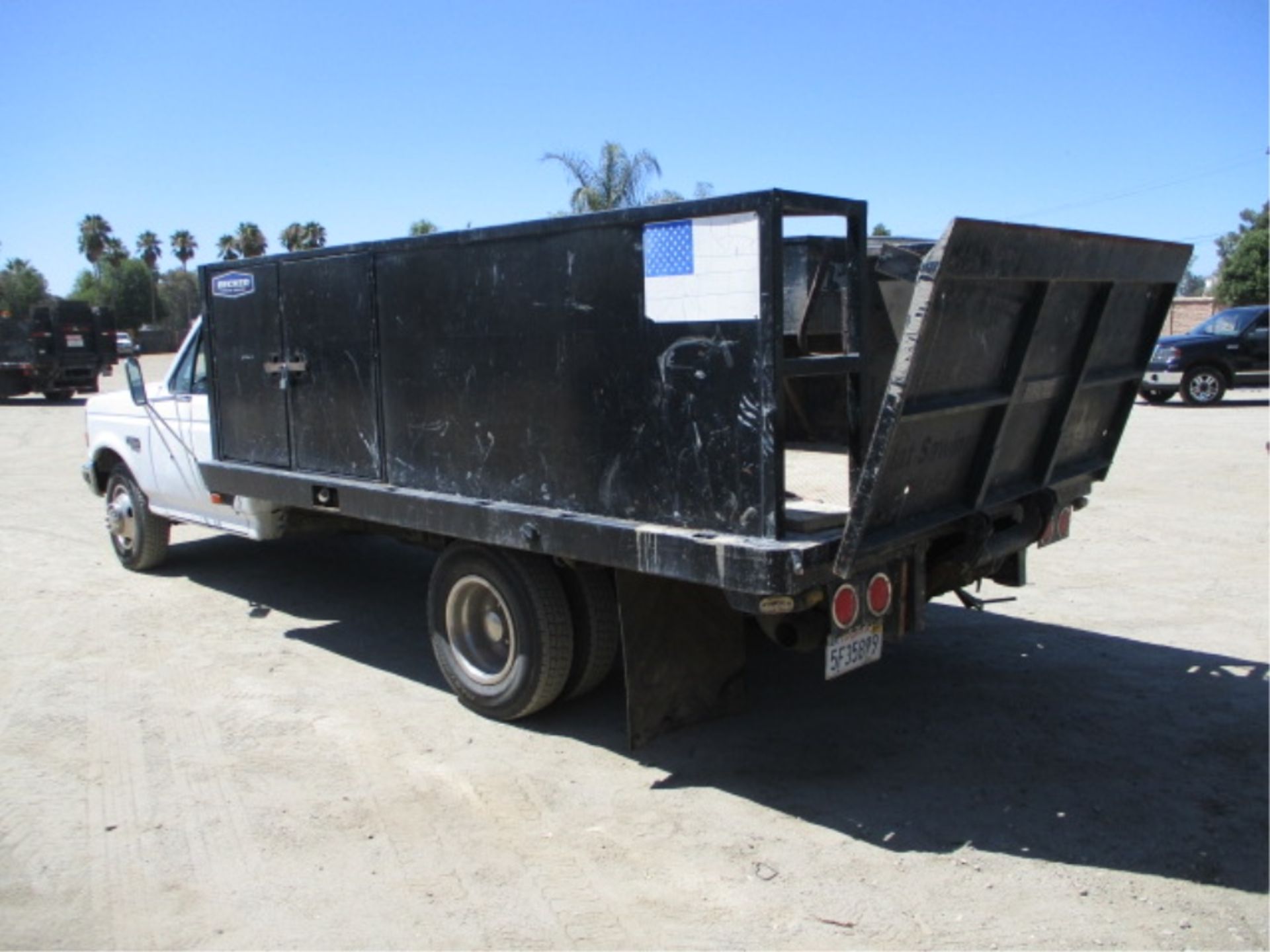 Ford F350 Saw Truck, 7.3L Power Stroke Diesel, Automatic, Waltco Lift Gate, Poly Water Tank, Storage - Image 4 of 12