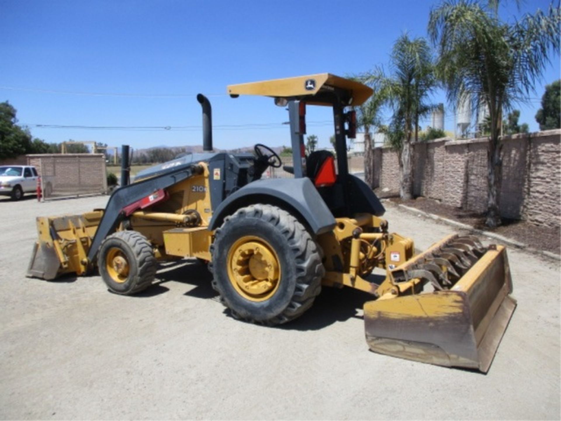 2013 John Deere 210K Skip Loader, 4x4, 4.5L John Deere Diesel, 4-Speed, 4-In-1 Bucket, 4-Way Rear - Image 11 of 57