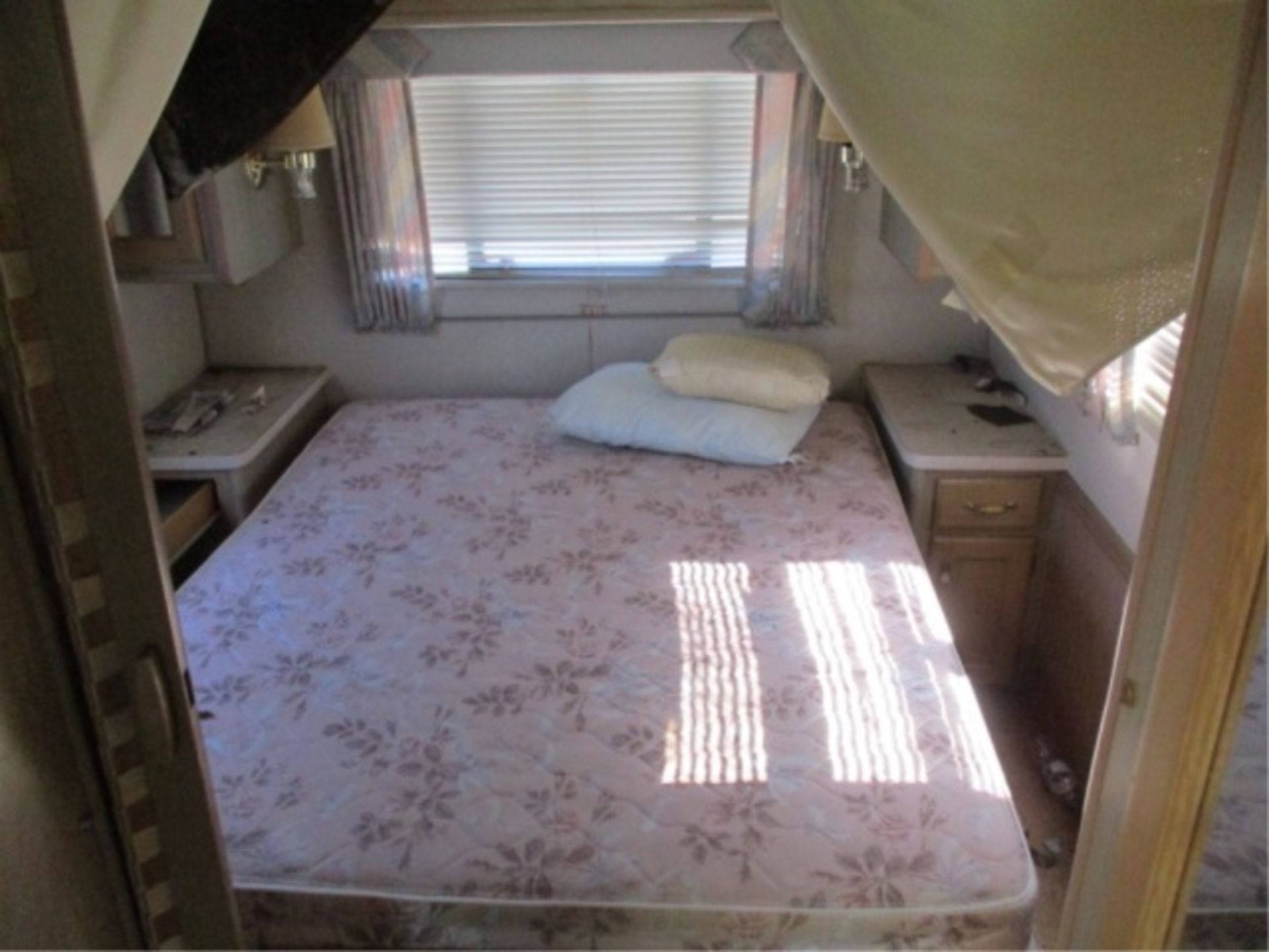 Fleetwood Southwind Motor Home, V8 Gas, Automatic, Refrigerator, Microwave, Stove, Bathroom W/ - Image 110 of 121