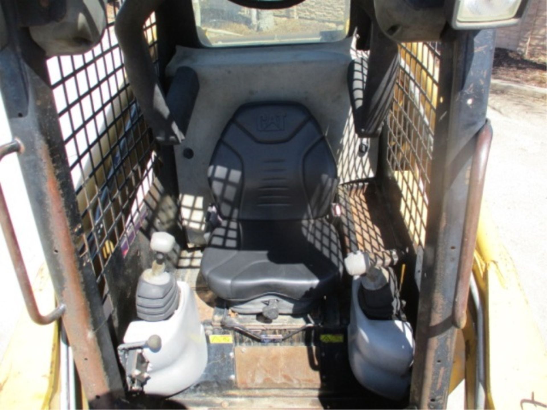 2005 Caterpillar 262B Skid Steer Loader, 4-Cyl Diesel,Tooth Bucket, Auxiliary Hydraulics, Cushion - Image 17 of 45