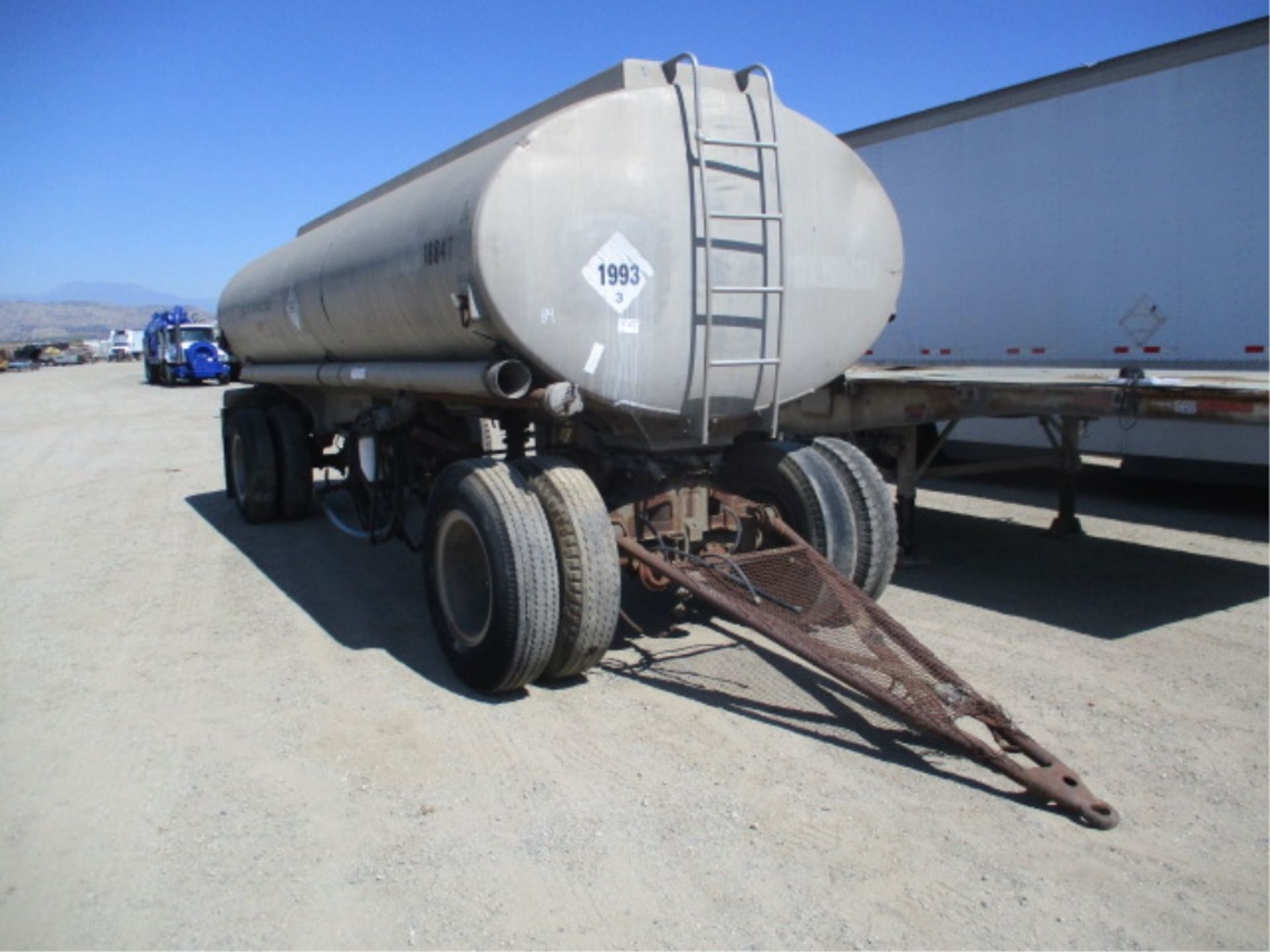 Utility T/A Aluminum Fuel Trailer, 5,000 Gallon Tank, Fuel Pump & Hose, Fixed Dolly, Pintle