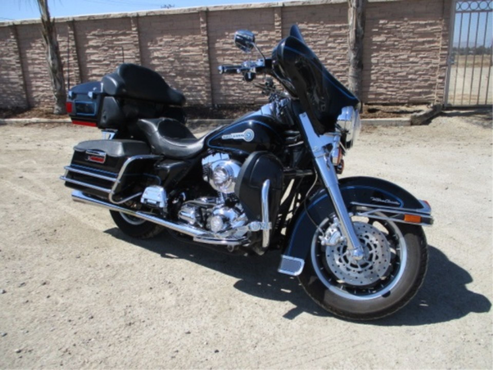 2006 Harley Davidson Electra Glide Motor Cycle, Ultra Classic, 1450cc Gas, External Speakers,