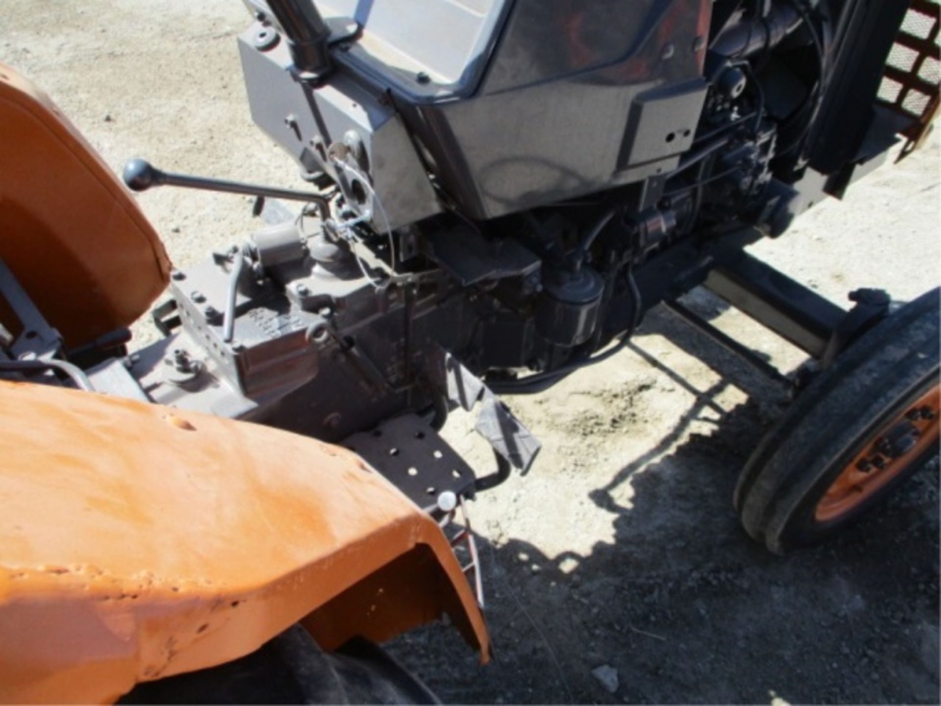 Kubota L2500 Utility Ag Tractor, 3-Cyl Diesel, PTO, 3-Point Hitch, Roll Bar, S/N: 21247, Mile/ - Image 25 of 40