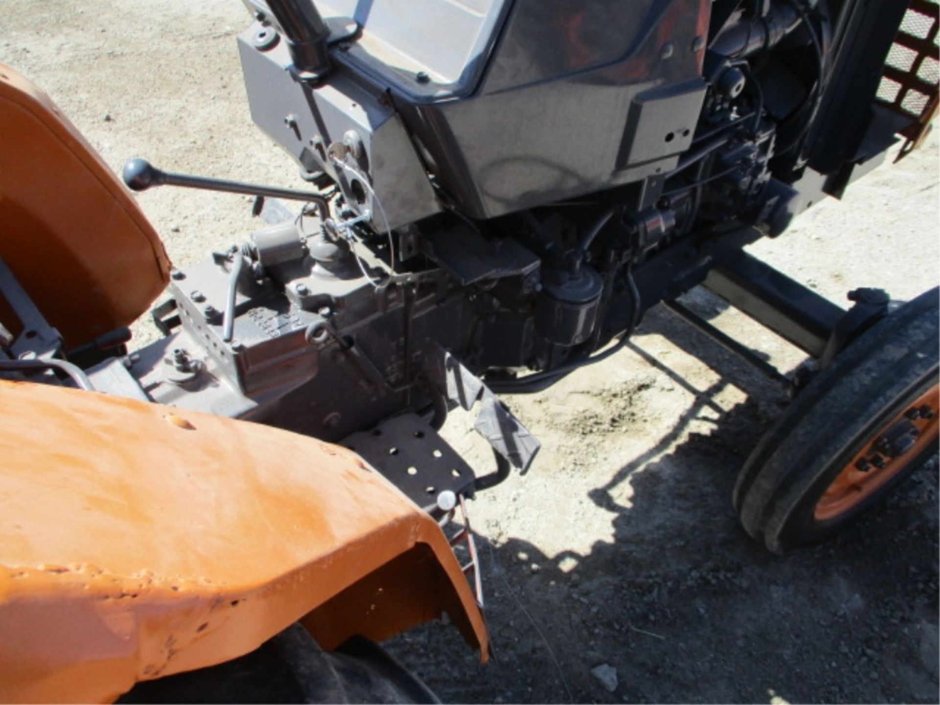 Kubota L2500 Utility Ag Tractor, 3-Cyl Diesel, PTO, 3-Point Hitch, Roll Bar, S/N: 21247, Mile/ - Image 28 of 40