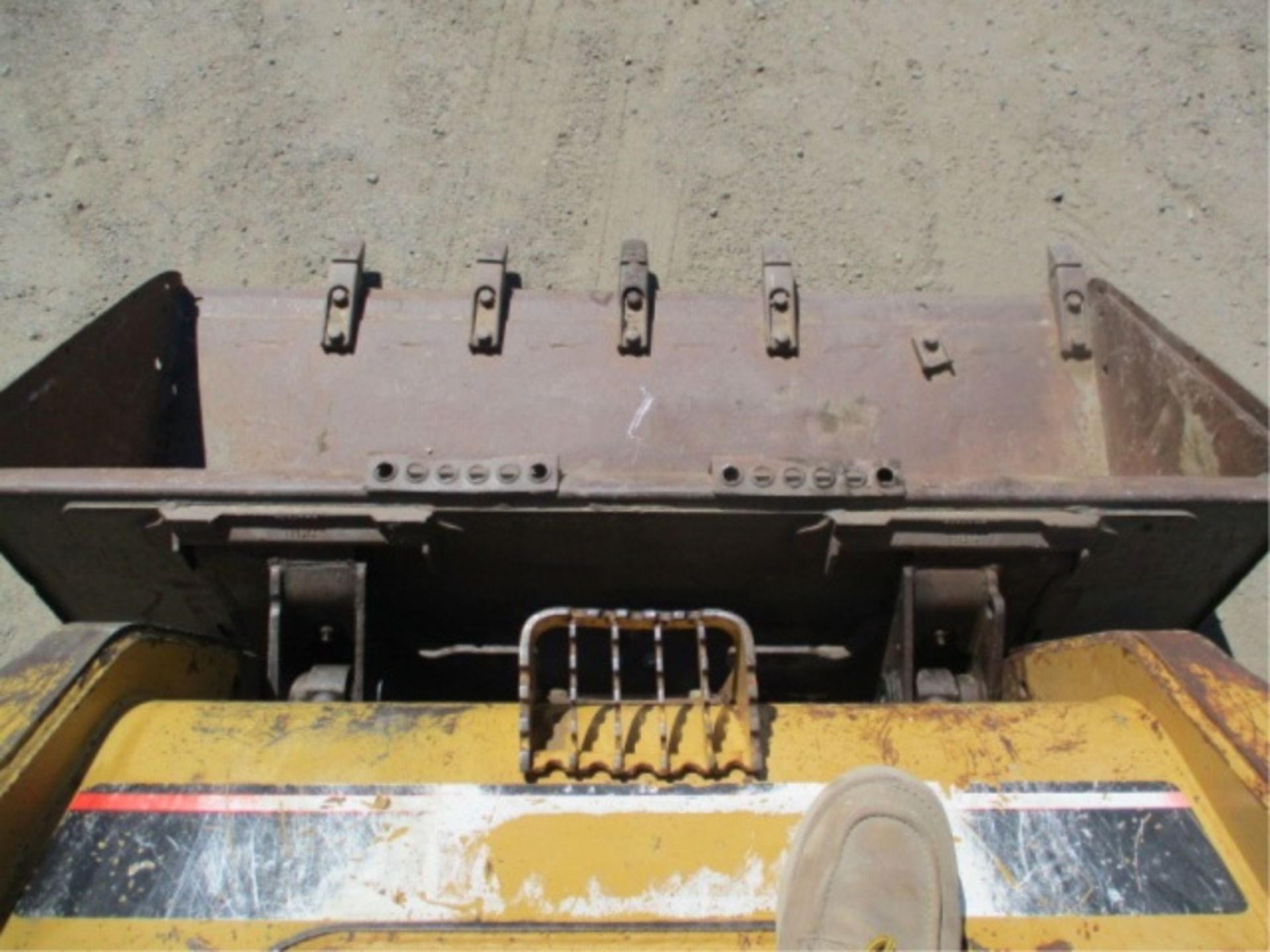 2005 Caterpillar 262B Skid Steer Loader, 4-Cyl Diesel,Tooth Bucket, Auxiliary Hydraulics, Cushion - Image 35 of 45