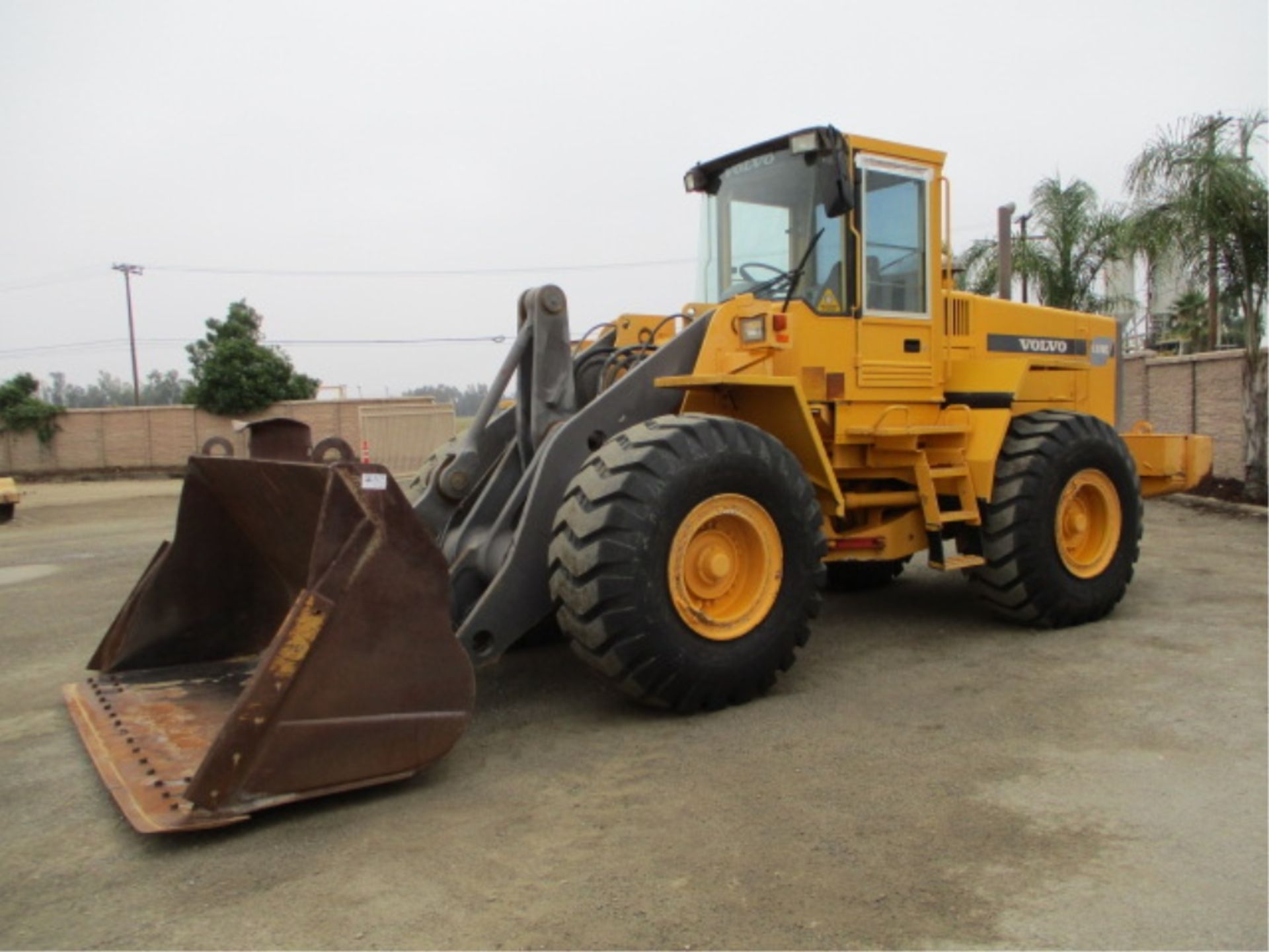 Volvo L120C Wheel Loader, Diesel, 4-Speed, GP Bucket, Q/C, Cab W/AC, 23.5 x 25 Tires, S/N: - Image 3 of 30