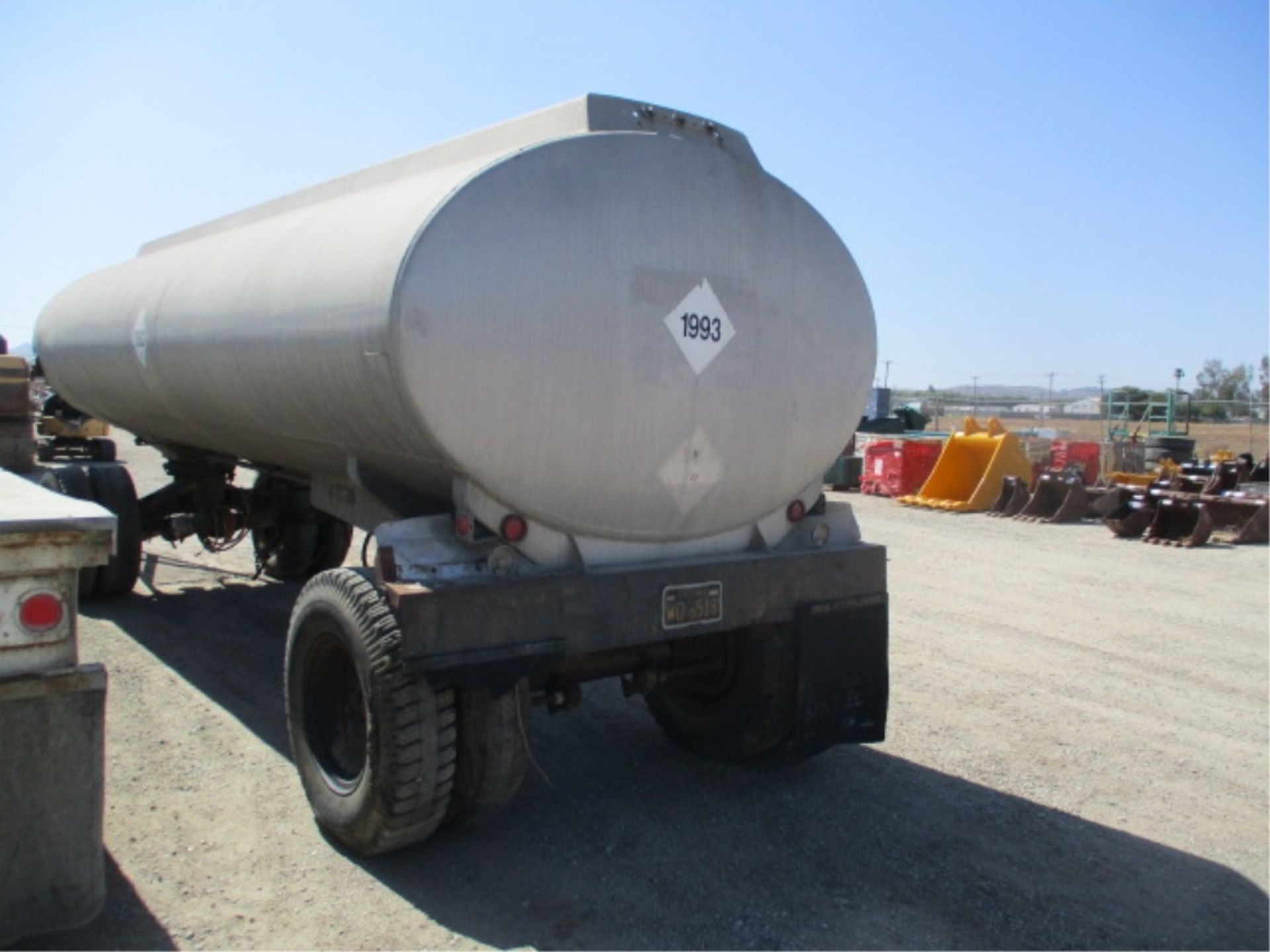 Utility T/A Aluminum Fuel Trailer, 5,000 Gallon Tank, Fuel Pump & Hose, Fixed Dolly, Pintle - Image 4 of 12